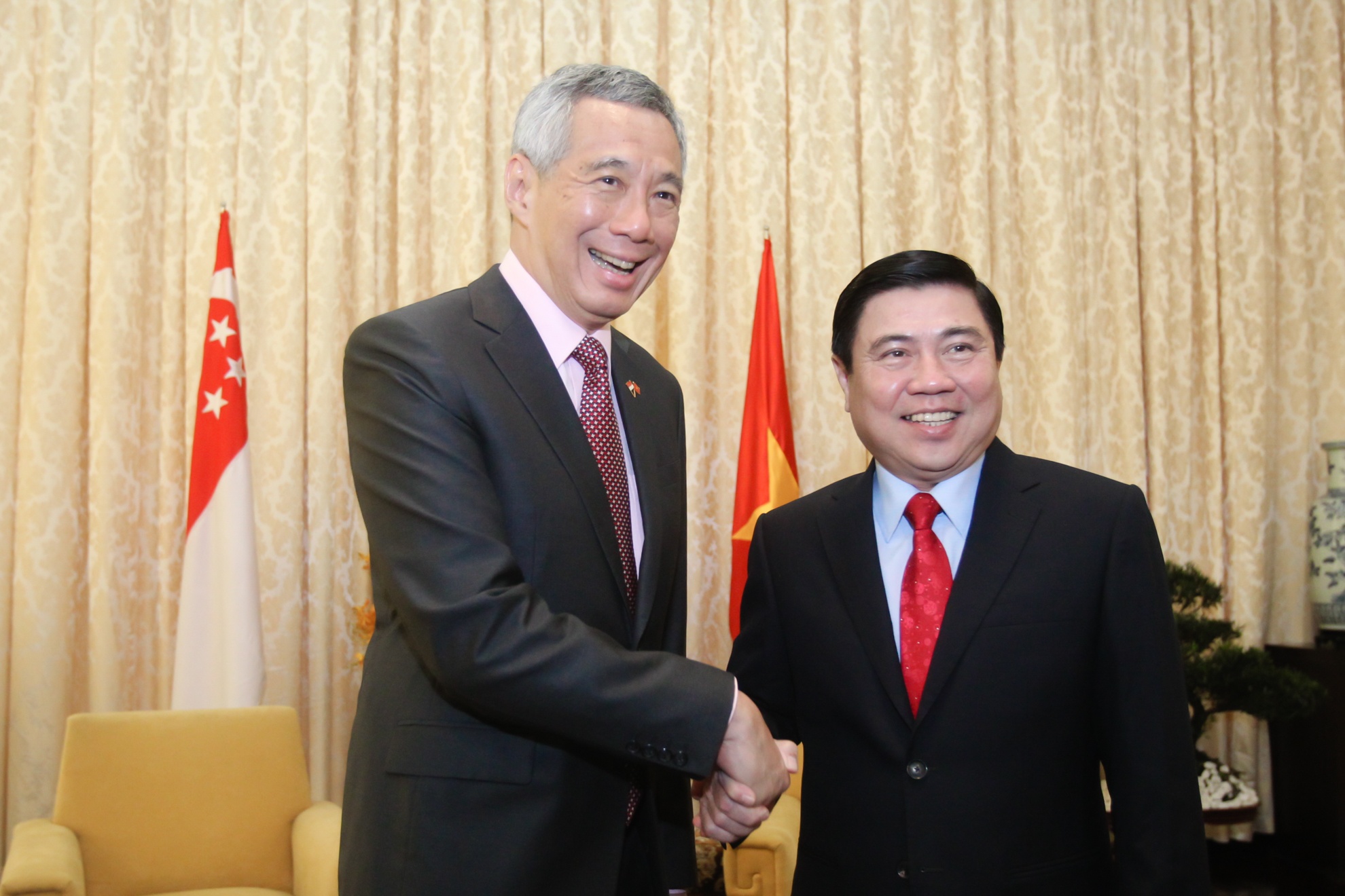 Ly Hien Long sang Viet Nam anh 2