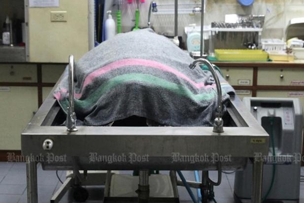 Bac si Thai khoc khi thong bao rua nuot 900 dong xu da chet hinh anh