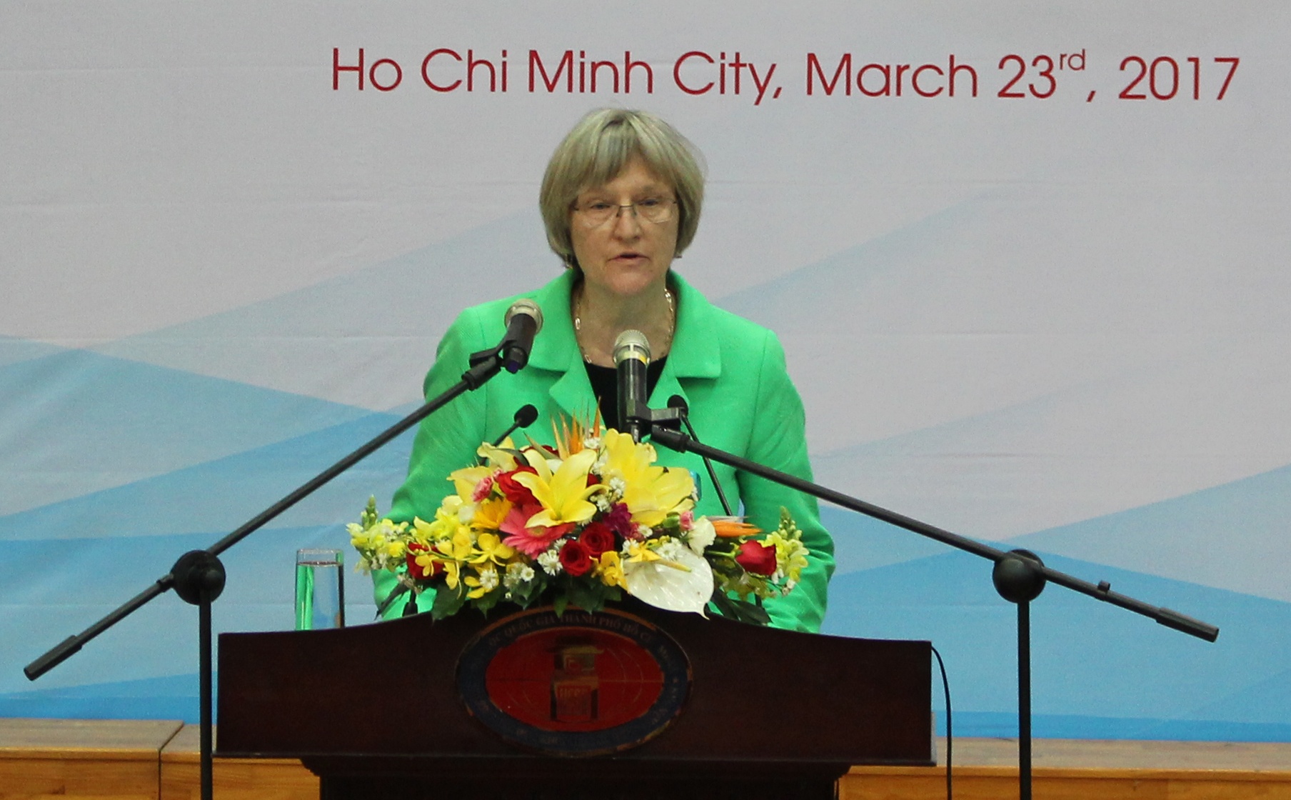 Chu tich DH Harvard: 'Chien tranh la lua thu vang thuan chat' hinh anh