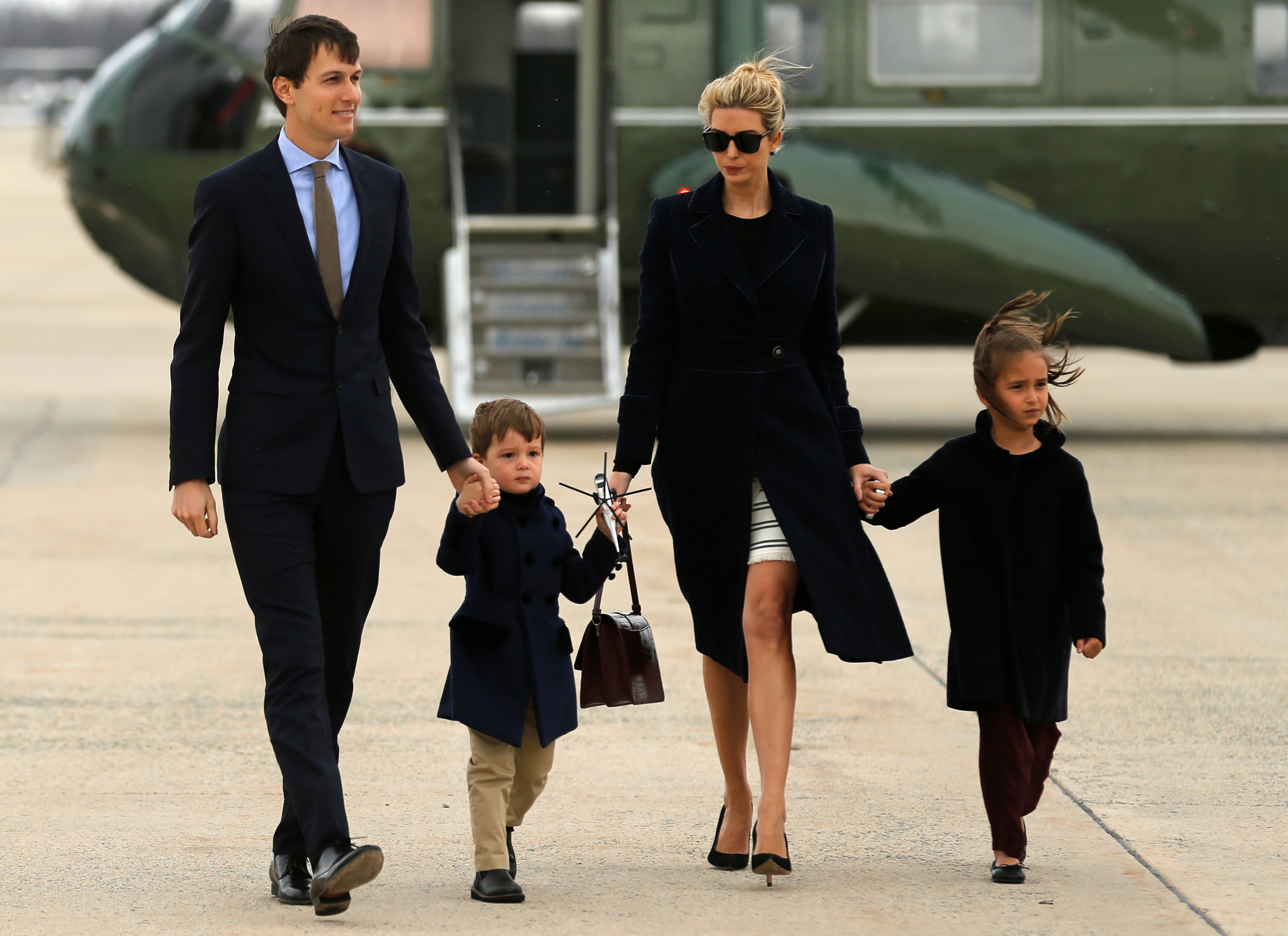 hang xom than phien ve Ivanka Trump anh 1