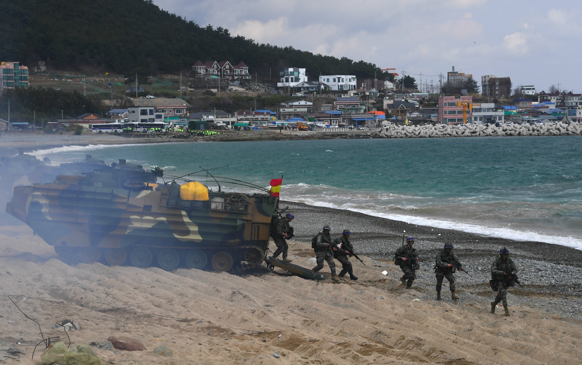 tap tran ung pho tau ngam Trieu Tien anh 2