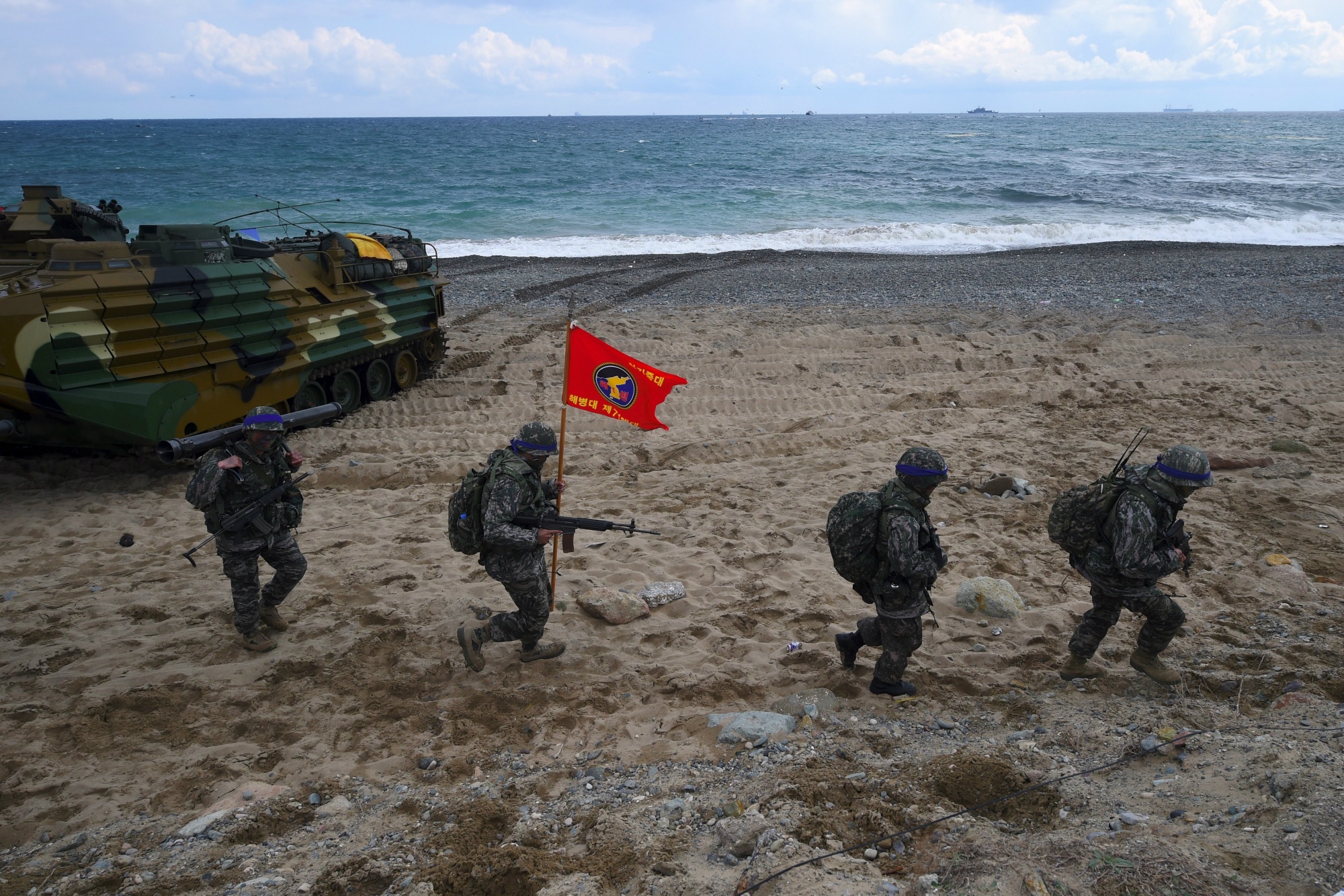 tap tran ung pho tau ngam Trieu Tien anh 11