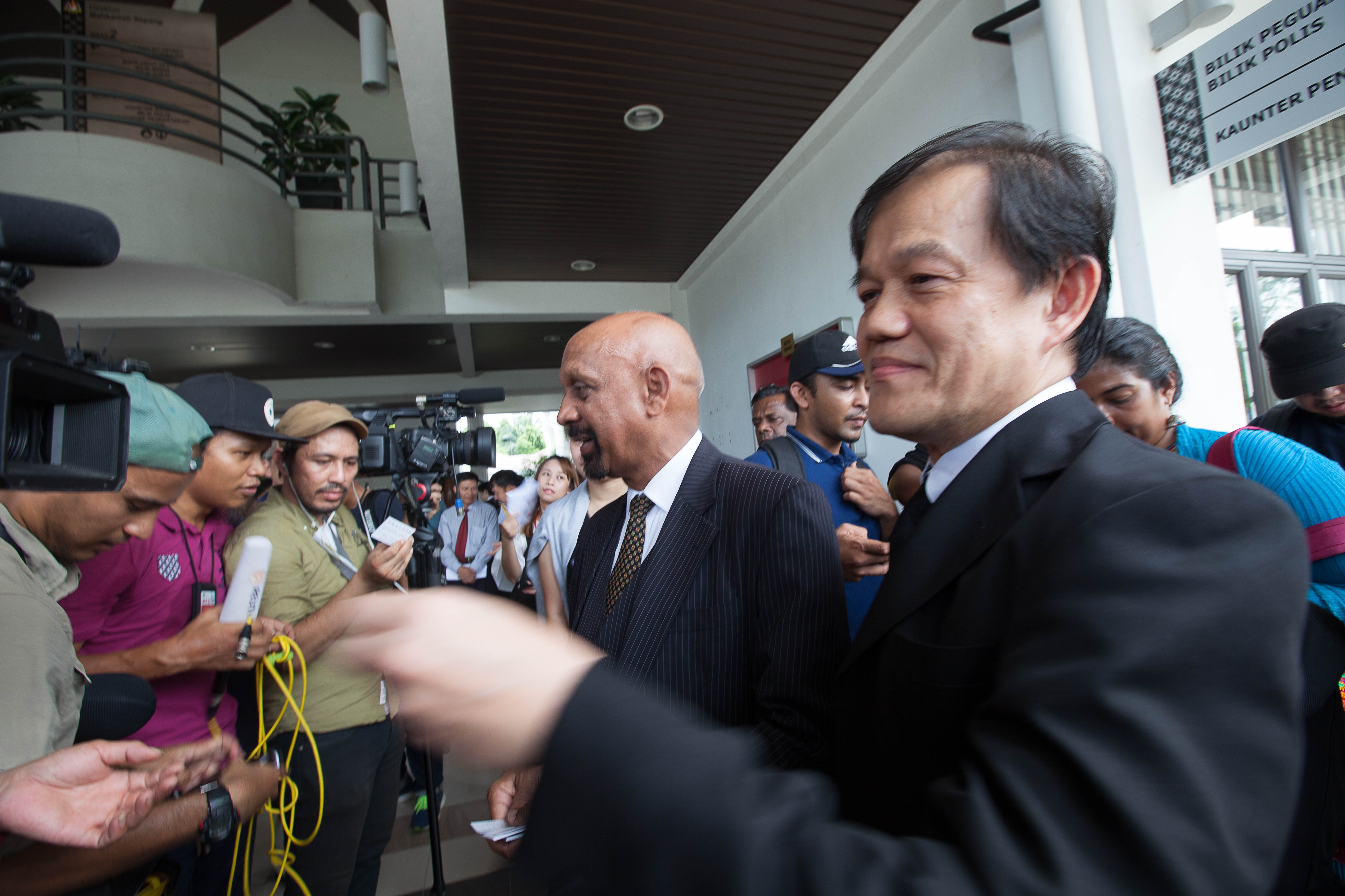 Doan Thi Huong ra toa anh 2