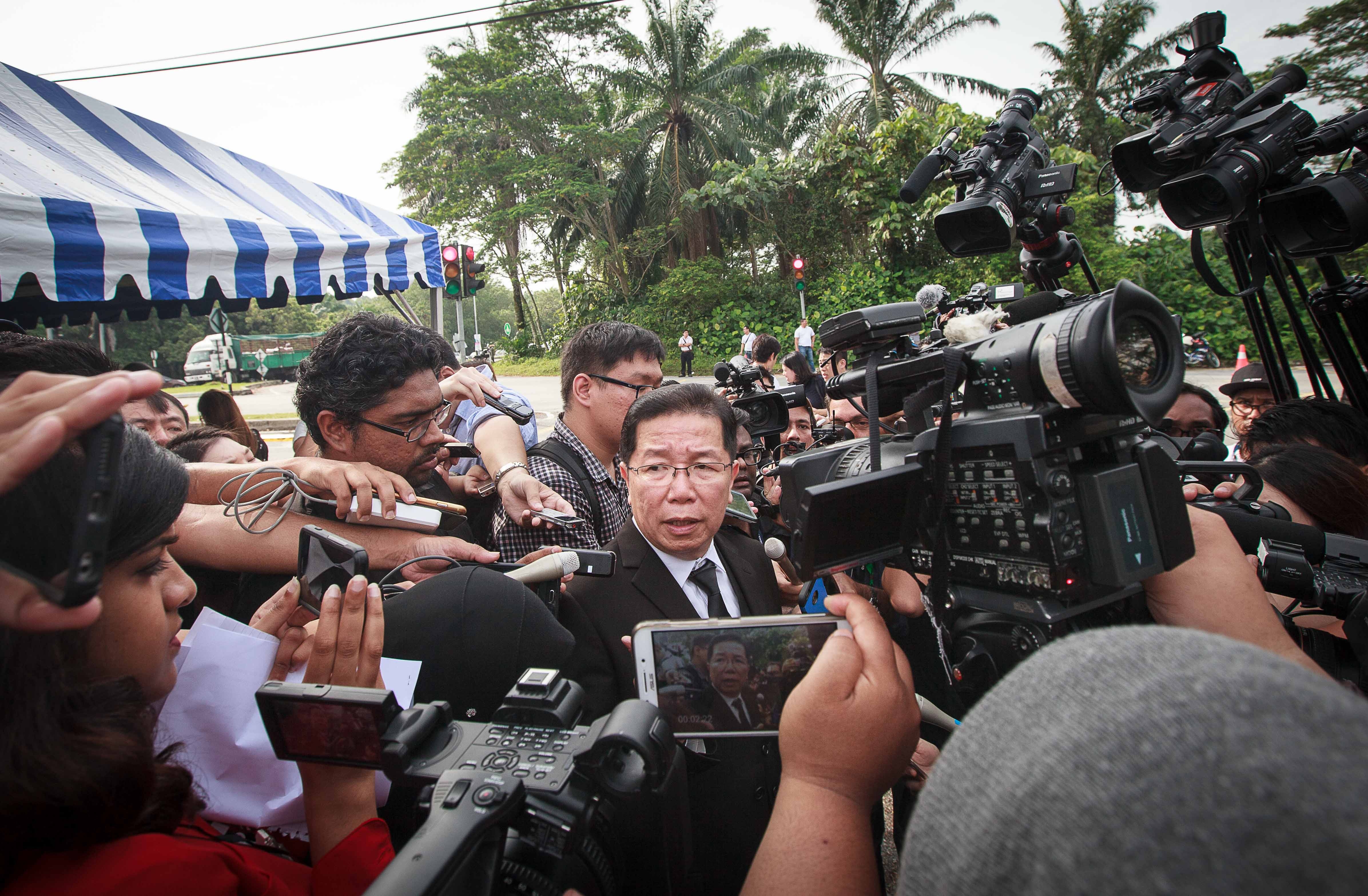 Doan Thi Huong ra toa anh 1