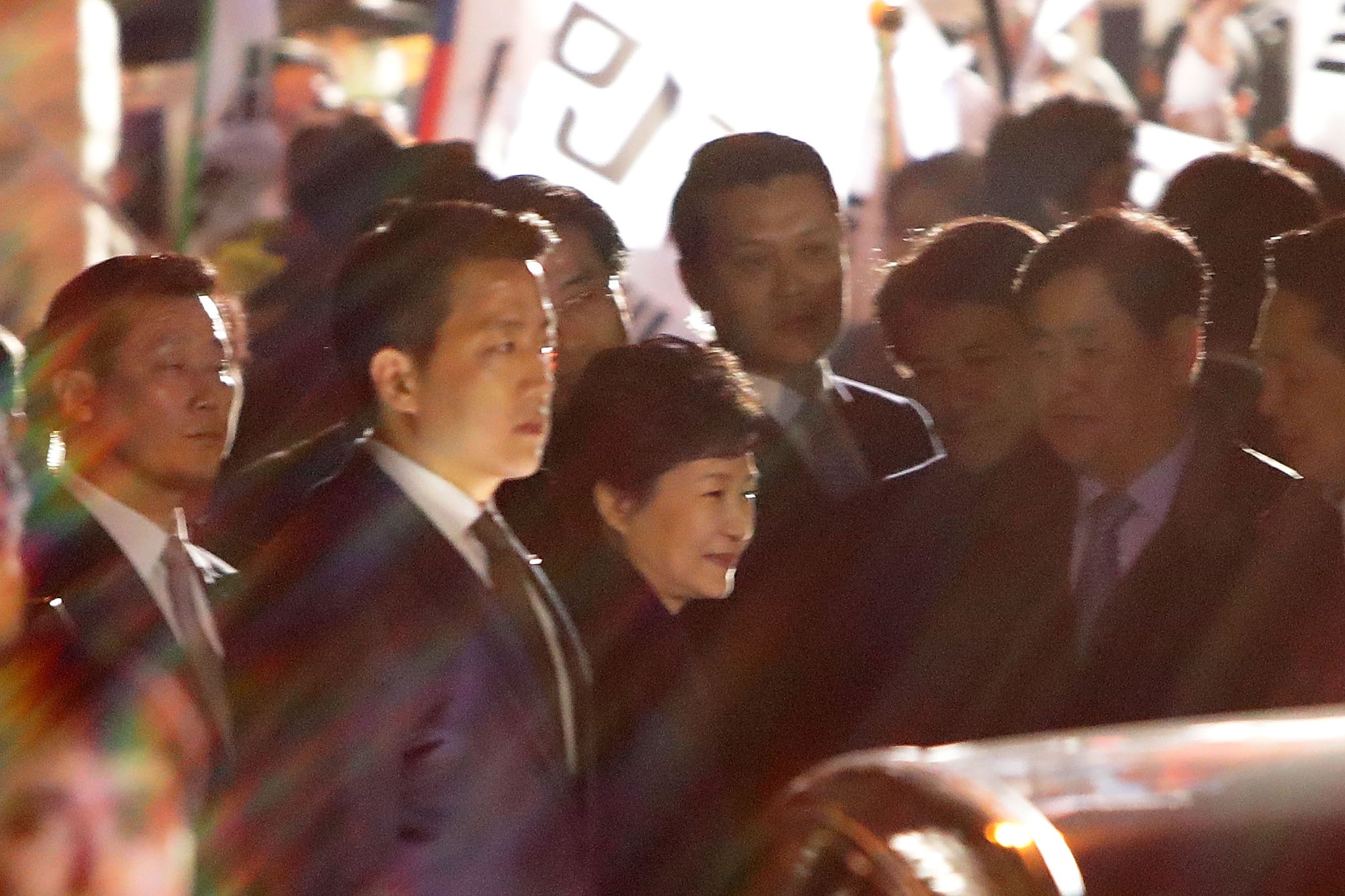 Cuu tong thong Park chuyen nha khi dang o tu hinh anh