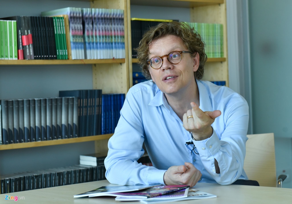 Dai su Thuy Dien se noi ve 'ke cap - ong gia' o Duong sach TP.HCM hinh anh