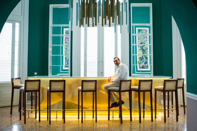 Khach san hien dai trang le giua long thu do co kinh cua Cuba hinh anh