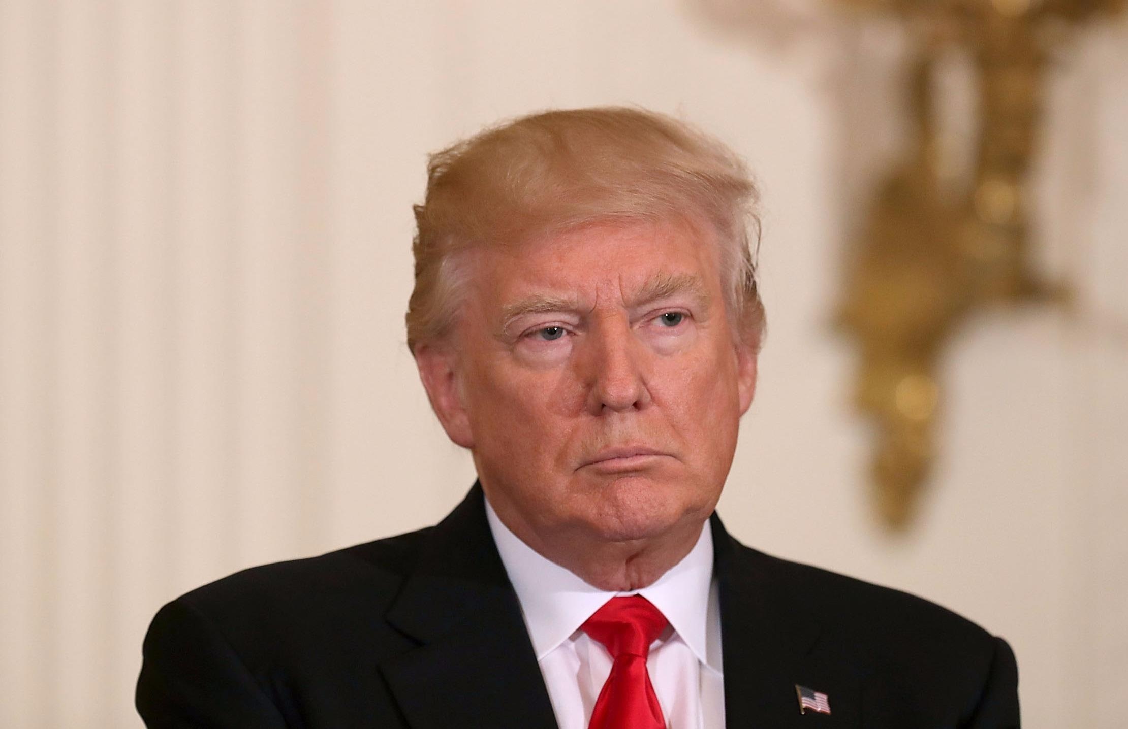 10 ngay 'hoa vo don chi' cua Tong thong Trump hinh anh