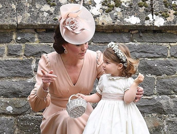 Tieu hoang tu va cong chua nuoc Anh 'lam ron rang' dam cuoi di ruot hinh anh