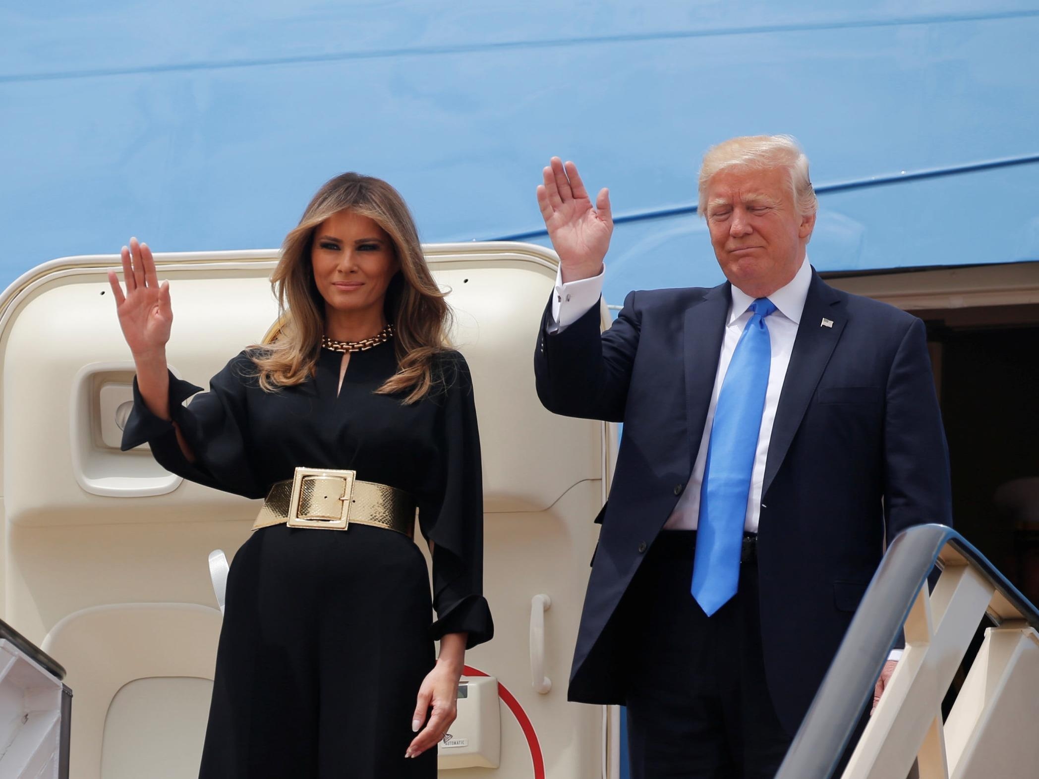 Tong thong Trump dap xuong Saudi Arabia sau dem khong ngu hinh anh