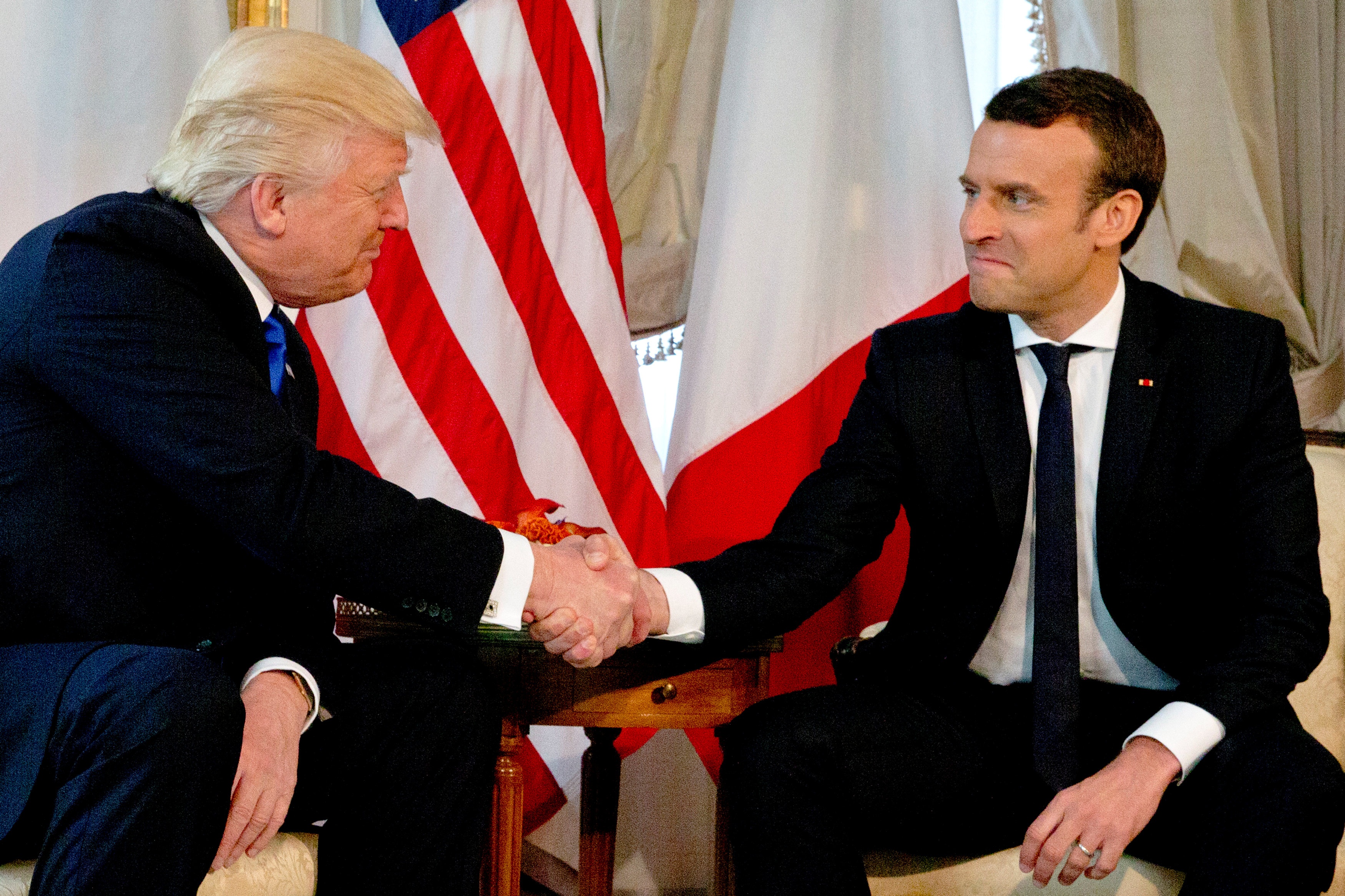 Ong Trump ca ngoi chien thang 'ky vi' cua Tong thong Macron hinh anh