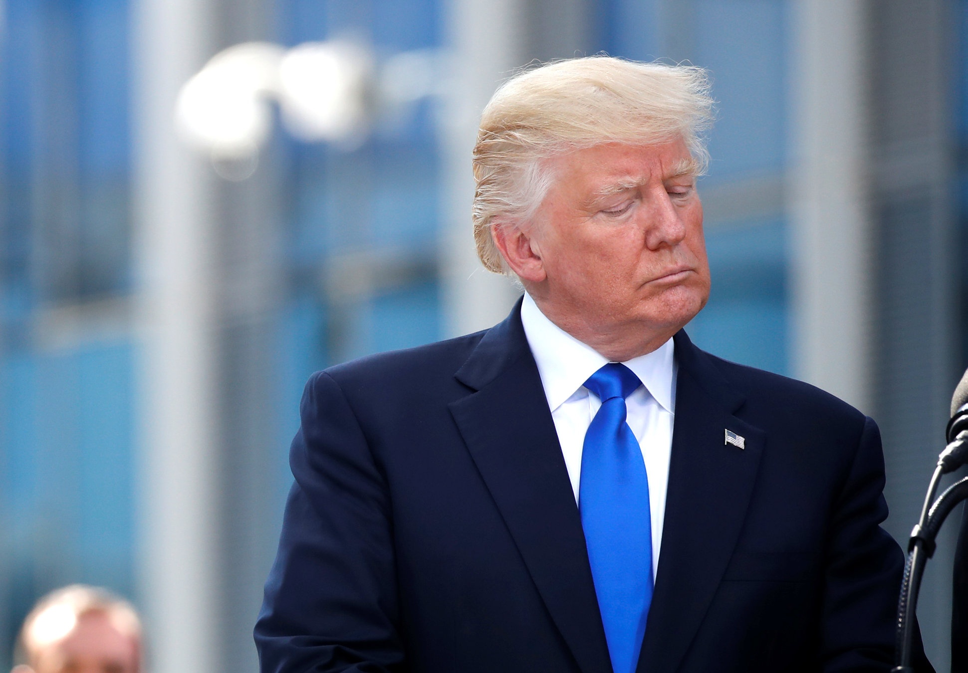 Tong thong Trump lai doi cac nuoc NATO dong gop 'cong bang' hinh anh