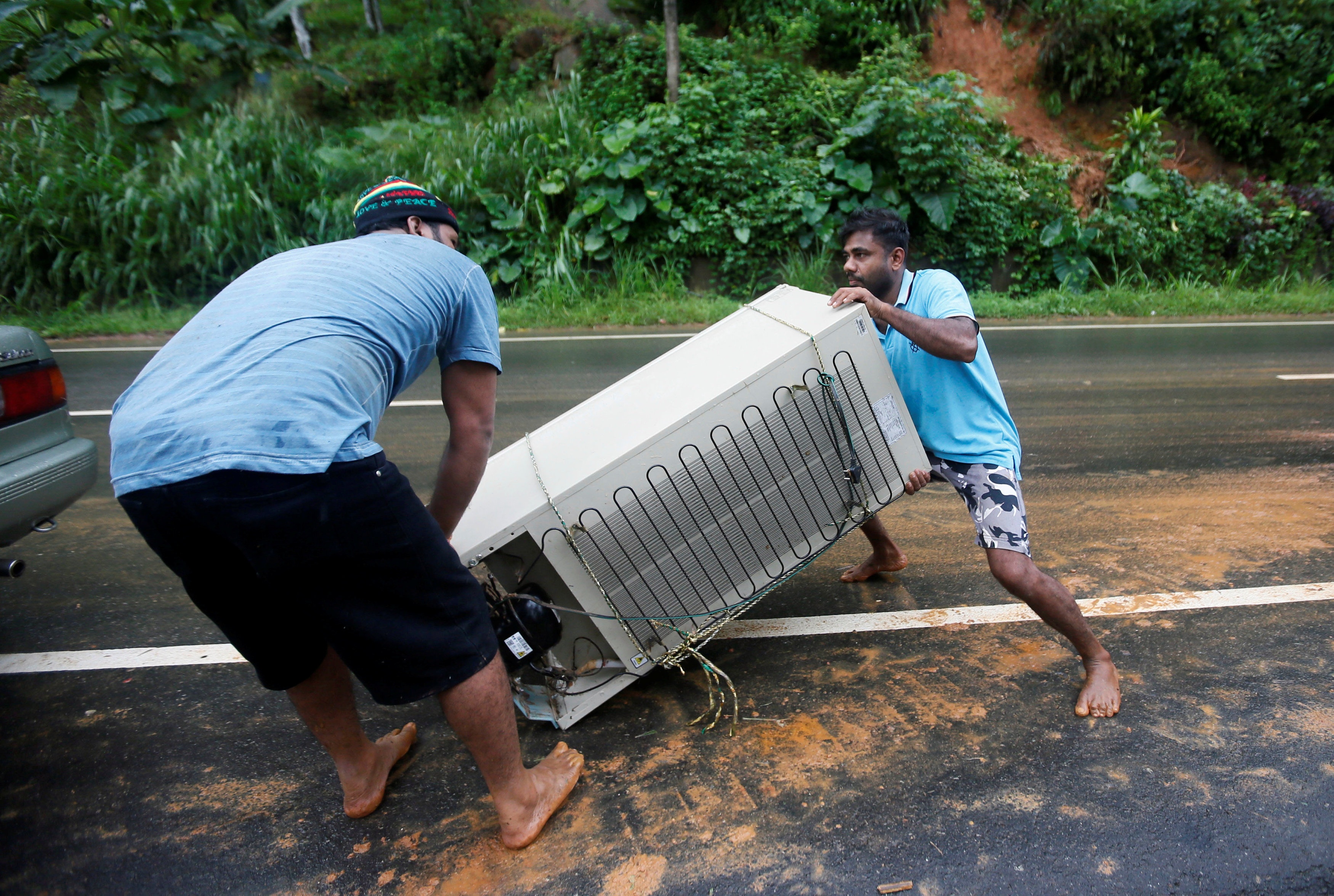 Mua lon gay lo dat o Sri Lanka, it nhat 91 nguoi chet hinh anh