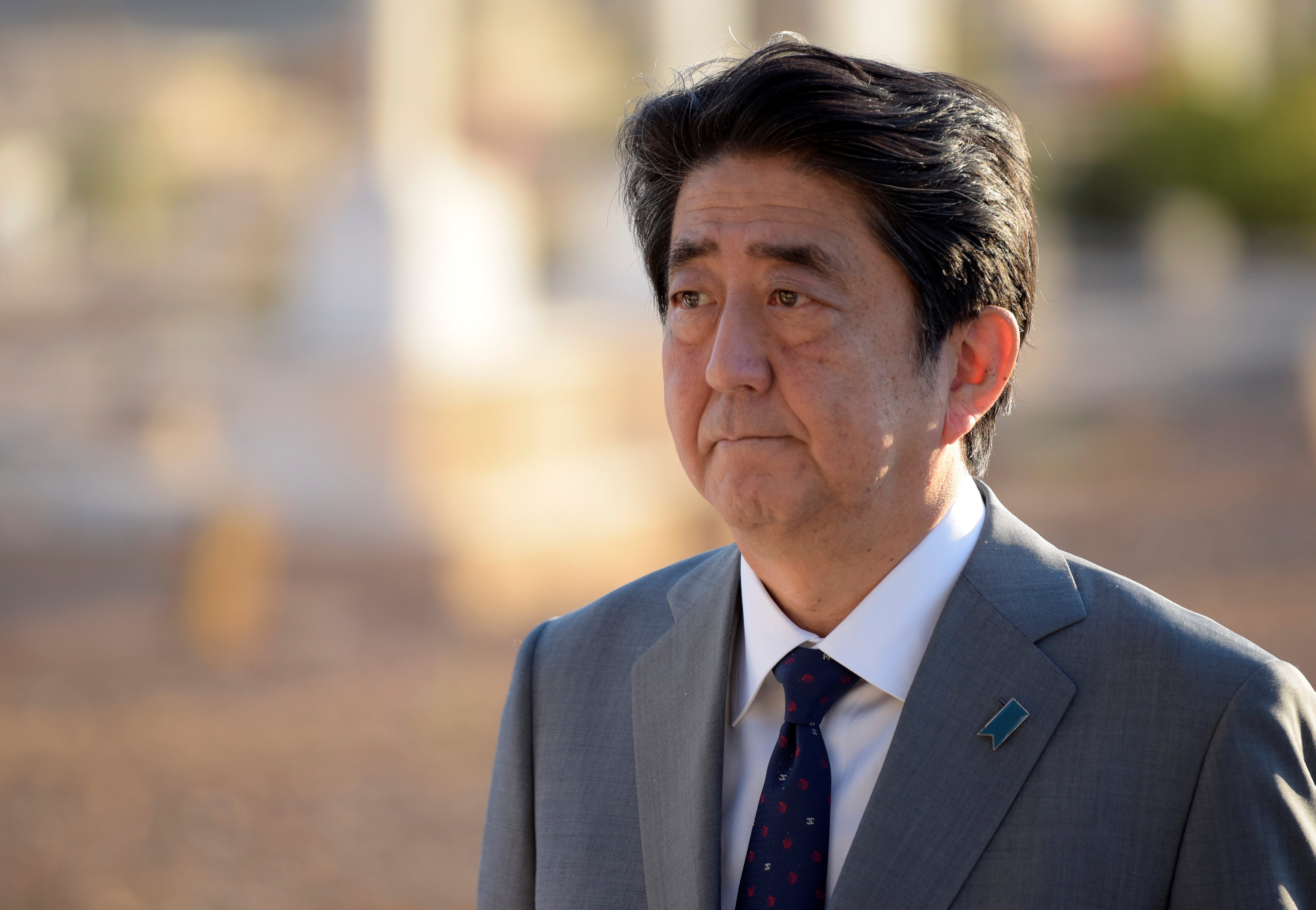 Abe sua hien phap Nhat anh 2