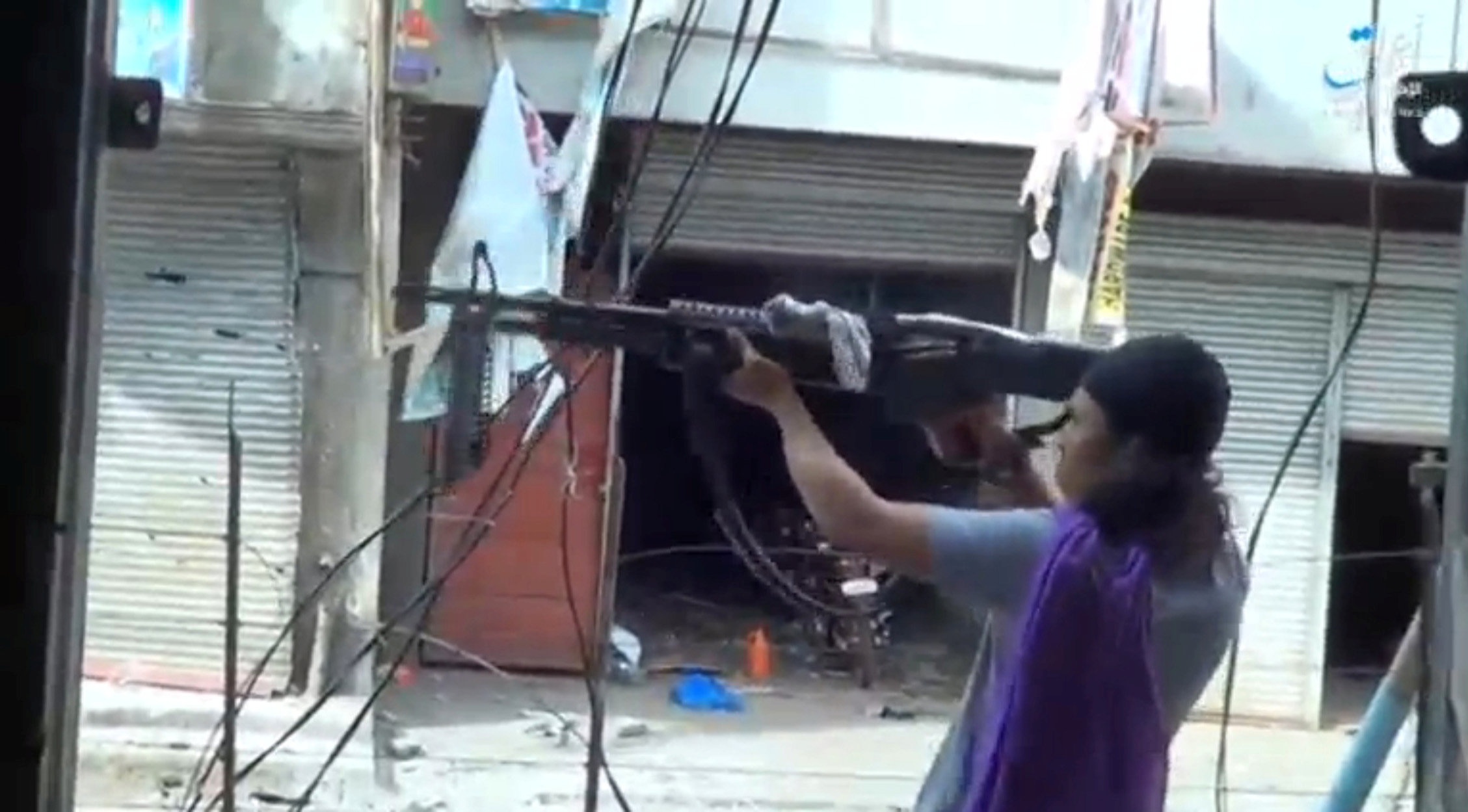 Gia dinh mau he lanh dao nhom IS chan ret o Philippines hinh anh