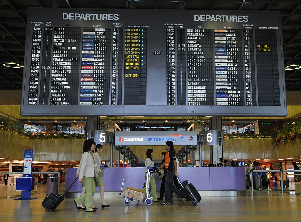 Du hoc sinh Viet bi phat tien vi trom son, tui xach o Singapore hinh anh