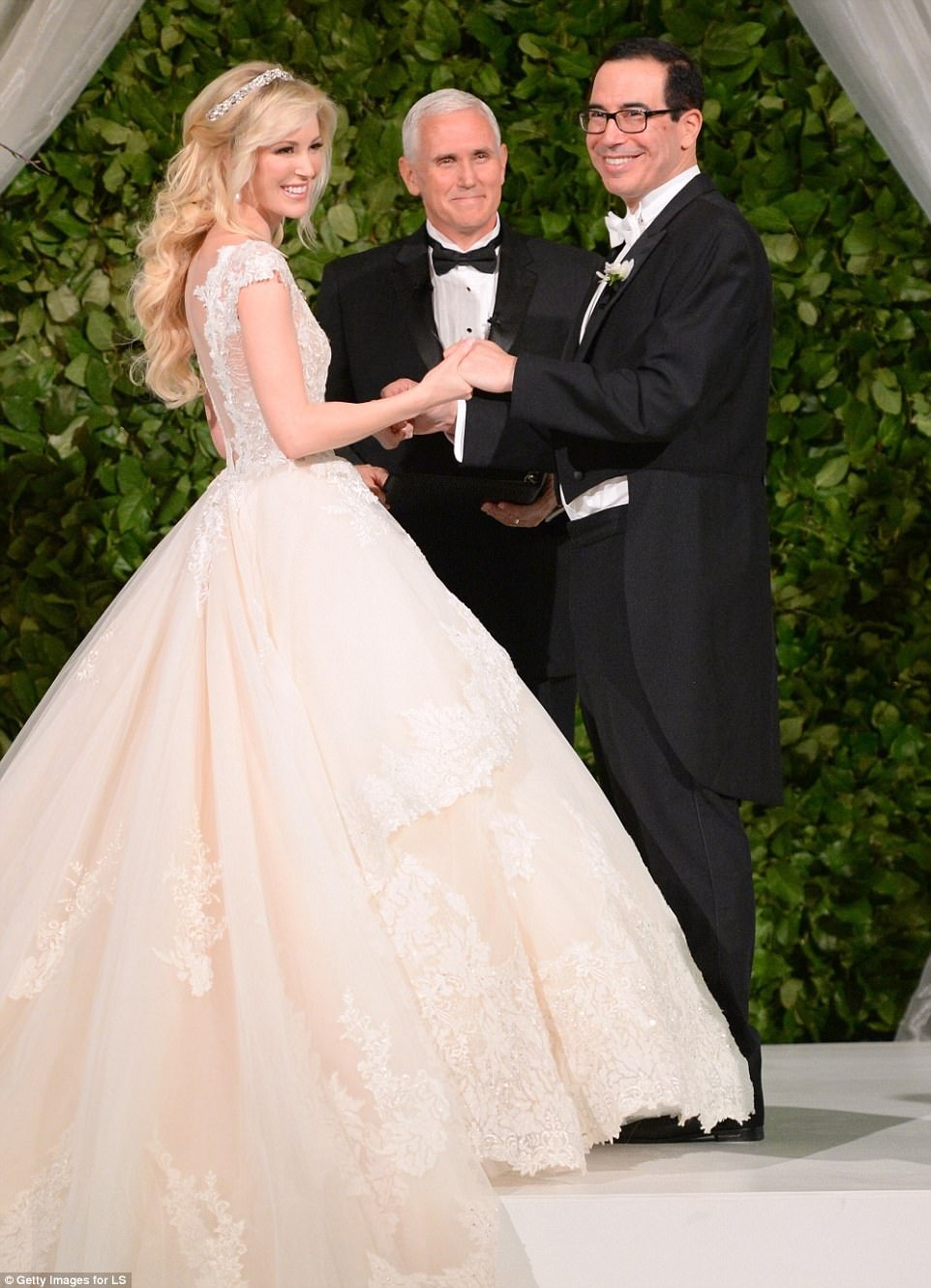 Trump đám cưới của bộ trưởng Mỹ ảnh 2 Trump dam cuoi cua bo truong My anh 2