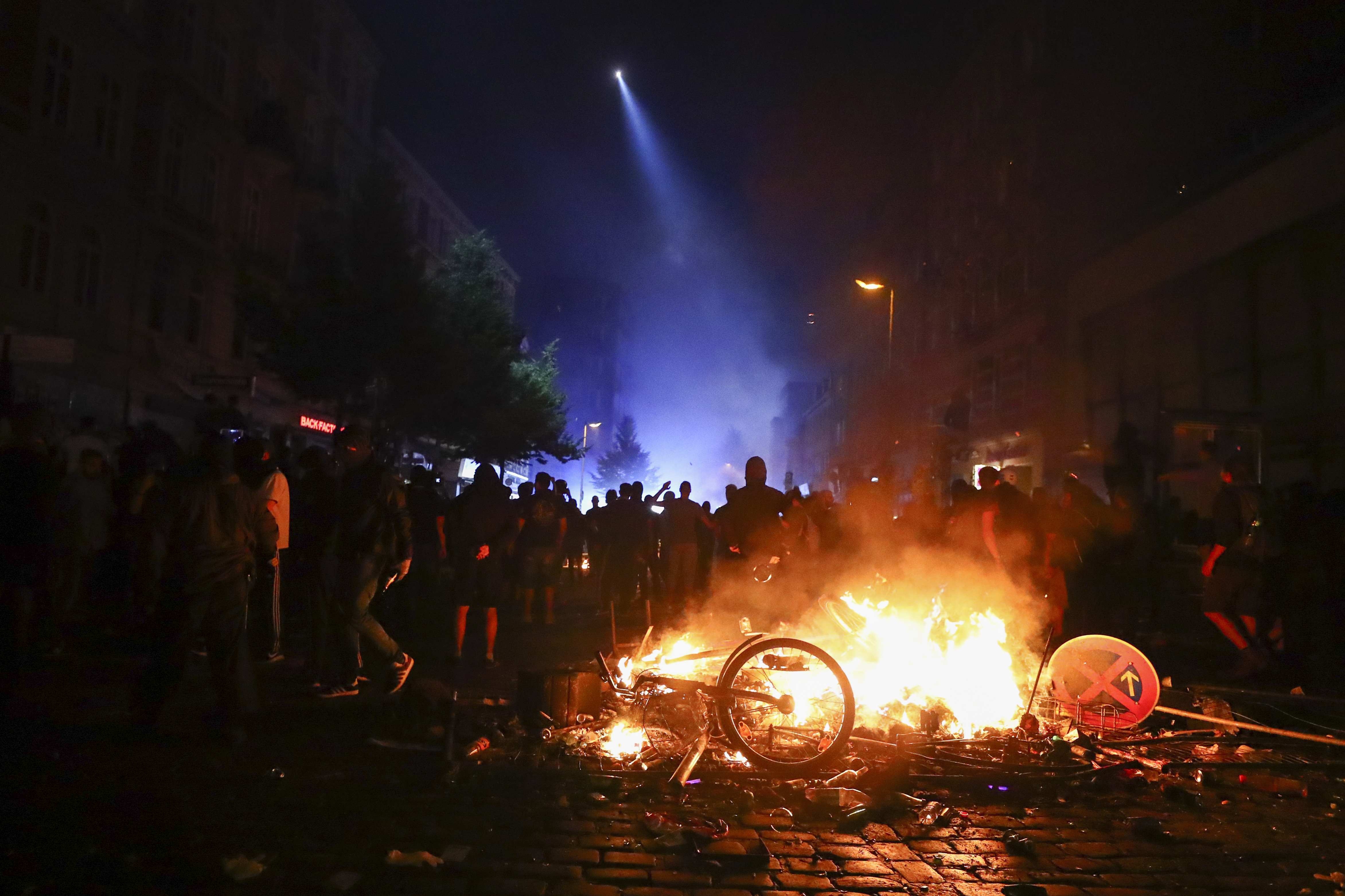 bieu tinh ben ngoai G20 anh 10