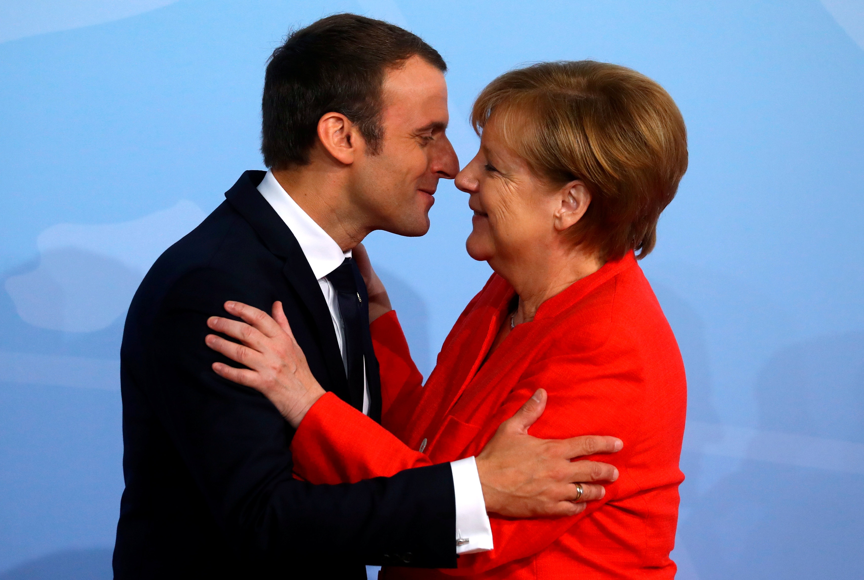 Thai do trai nguoc cua ba Merkel khi don ong Trudeau, Macron va Trump hinh anh