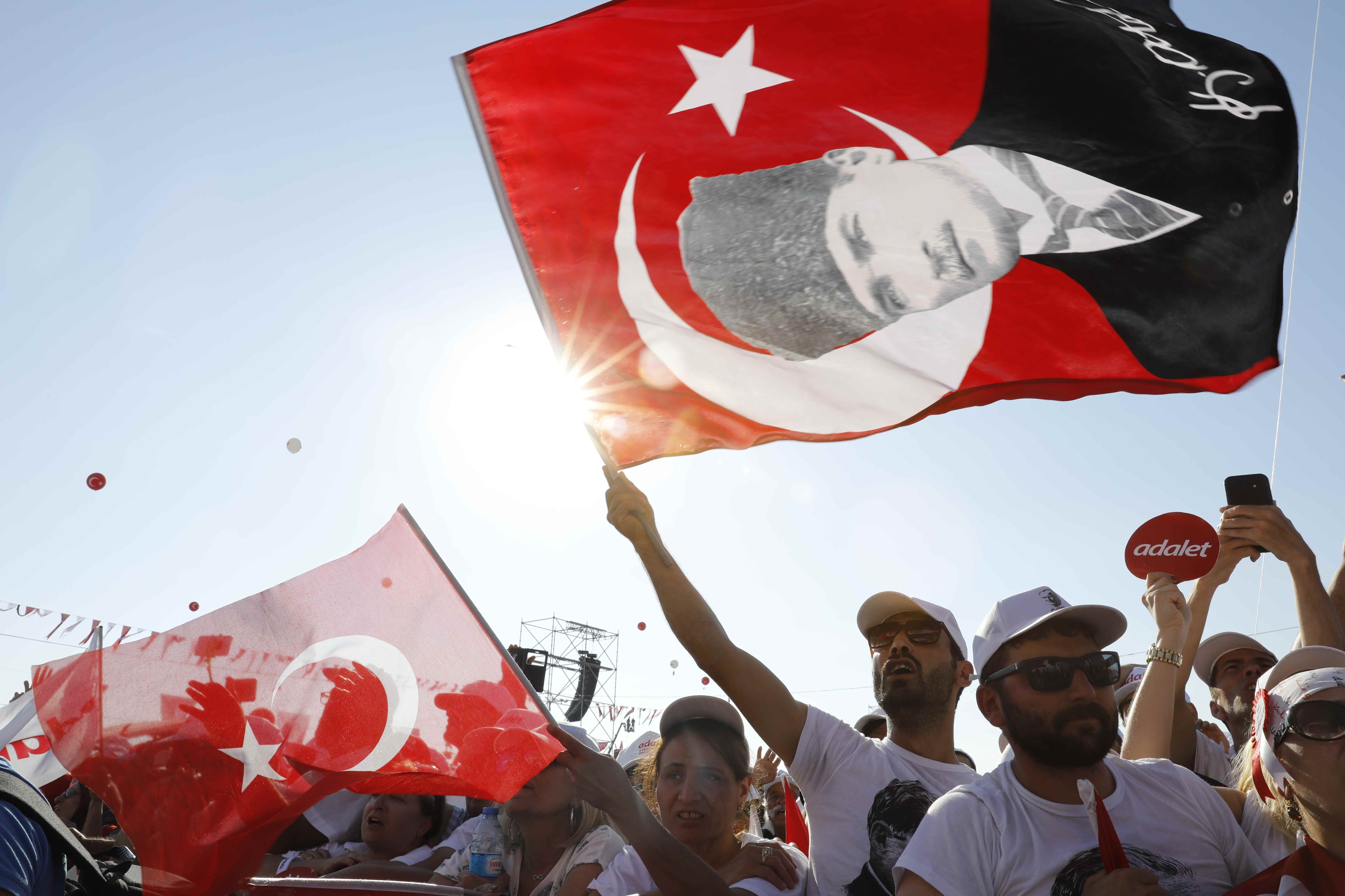 Tho Nhi Ky: Phe doi lap 'dai dieu hanh' tu Ankara den Istanbul hinh anh