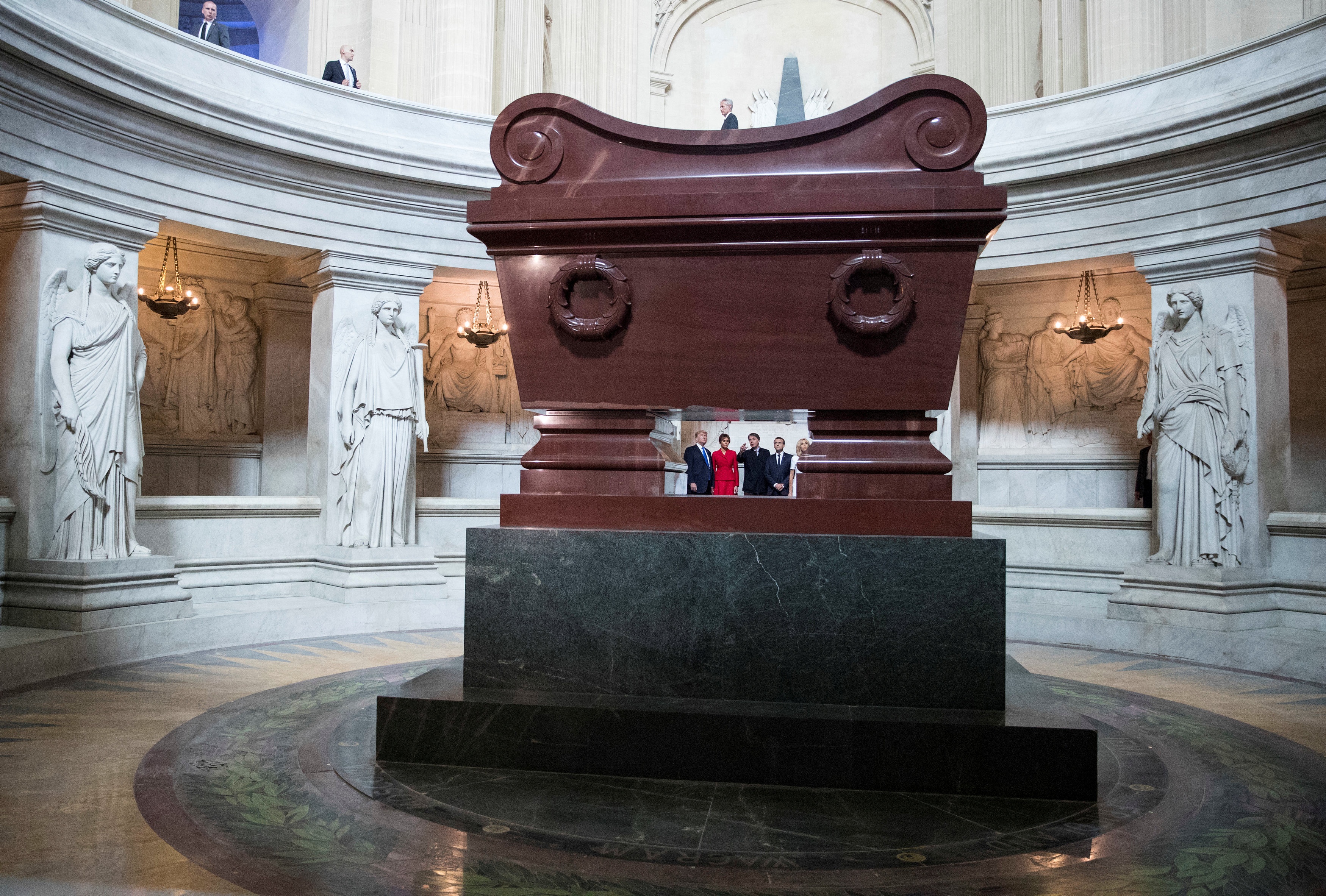 Trump gap Macron anh 10