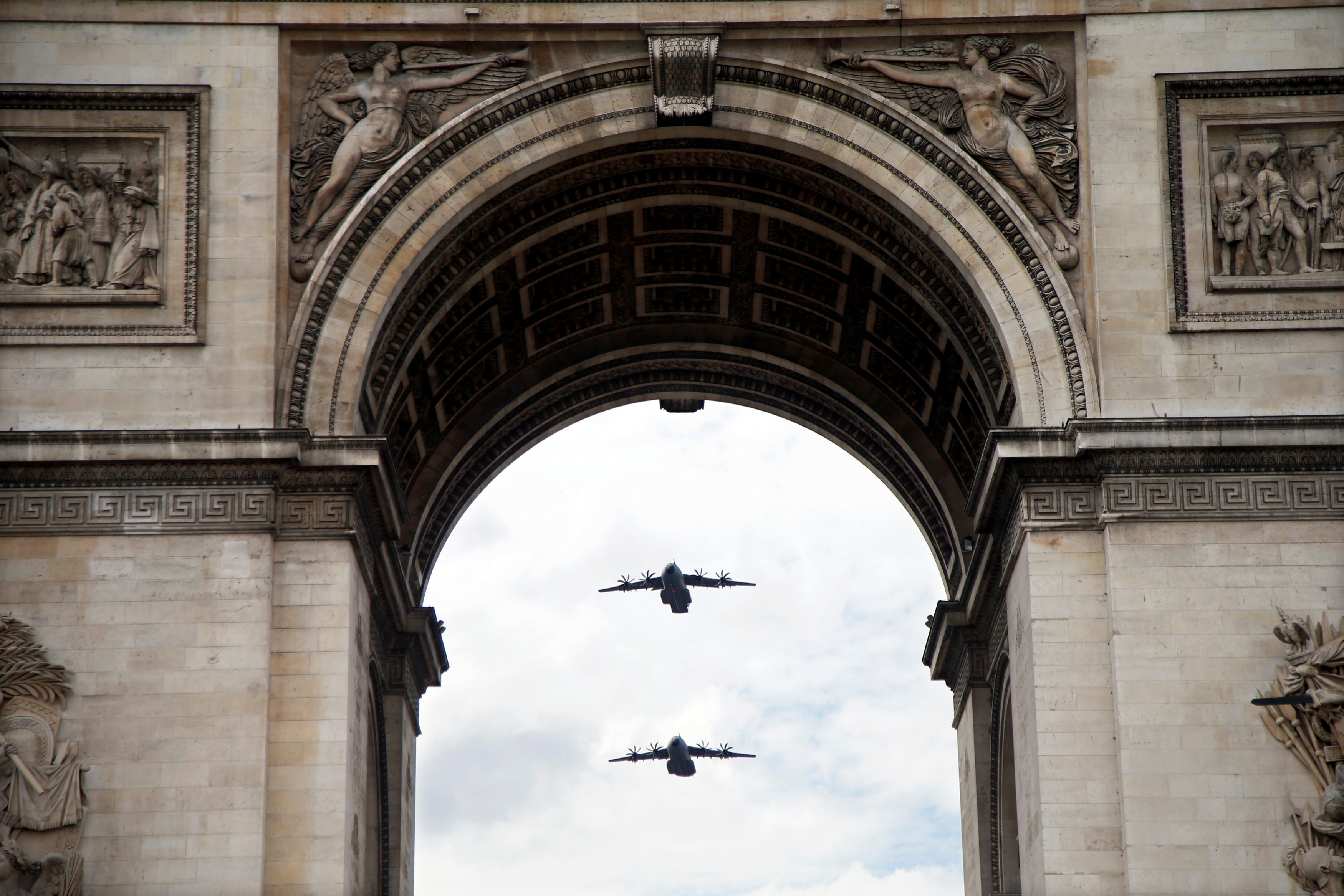 dieu binh Quoc khanh Phap anh 7