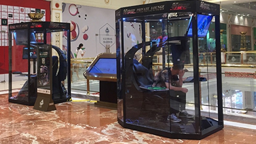 Phong giai tri cho dan ong cho phu nu mua sam o Trung Quoc hinh anh