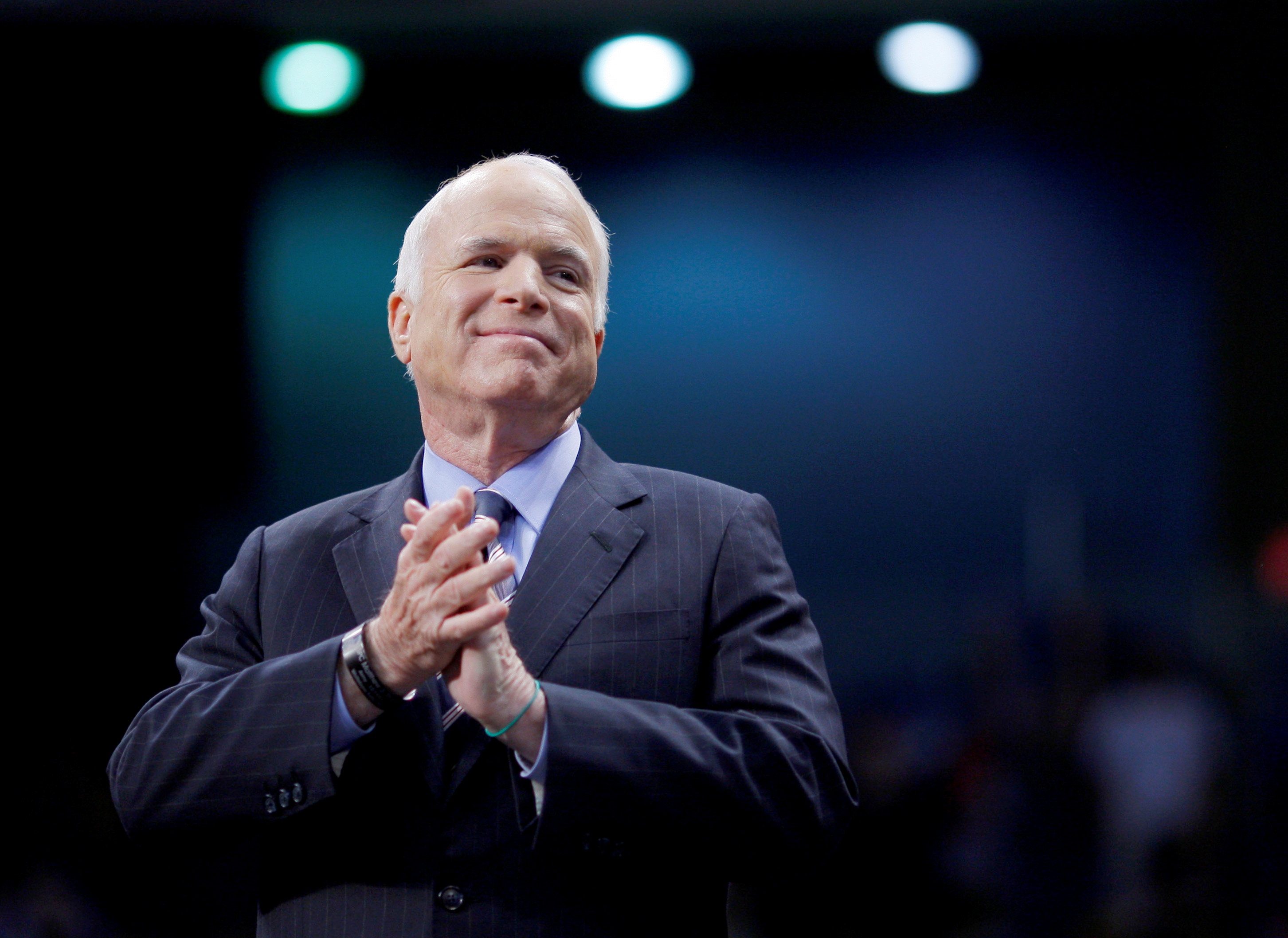 John McCain ung thu anh 1
