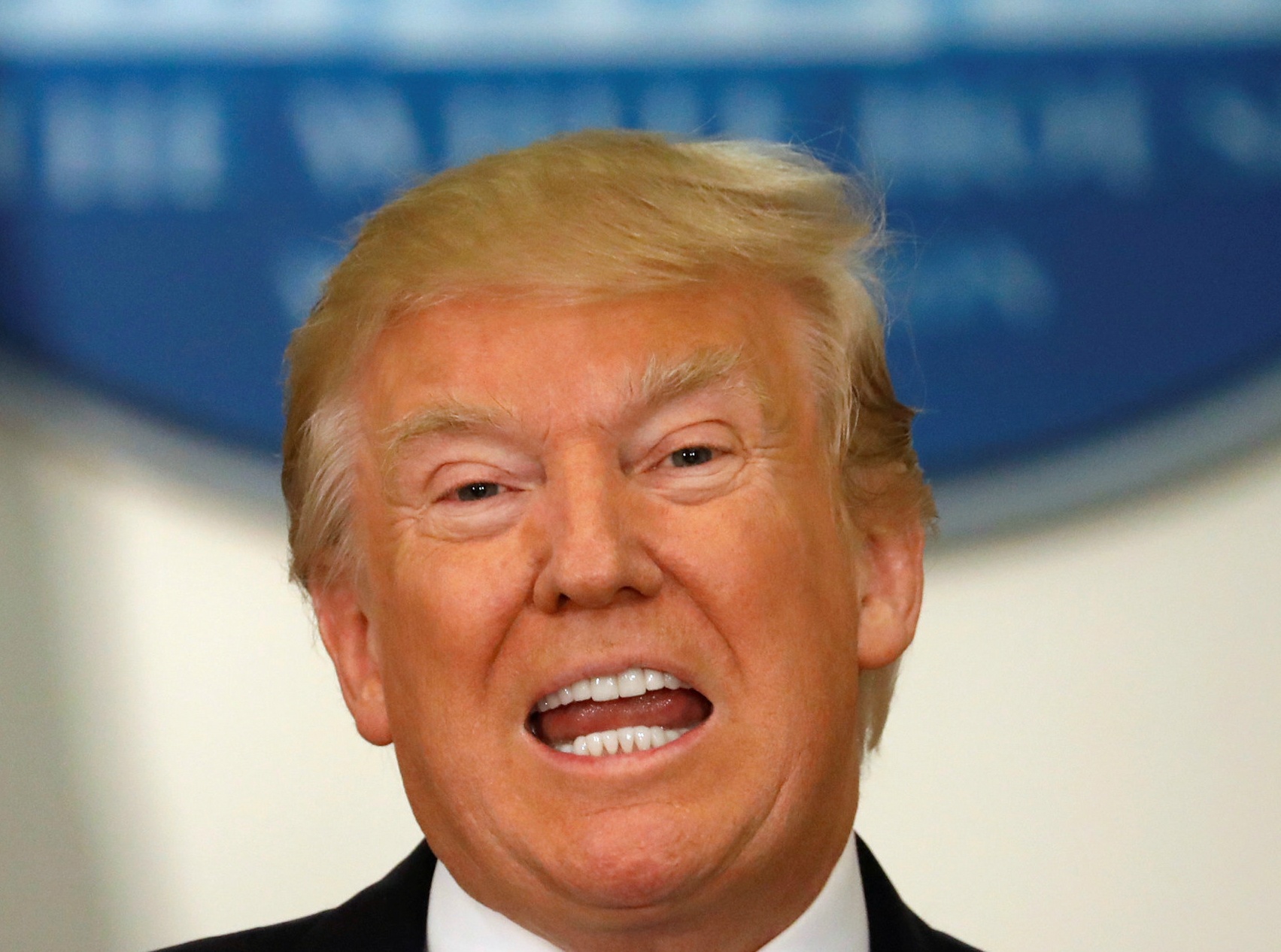 1 tren 8 cu tri tung ung ho ong Trump muon rut lai phieu bau hinh anh