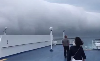 May cuon khong lo xuat hien tren Thai Binh Duong hinh anh