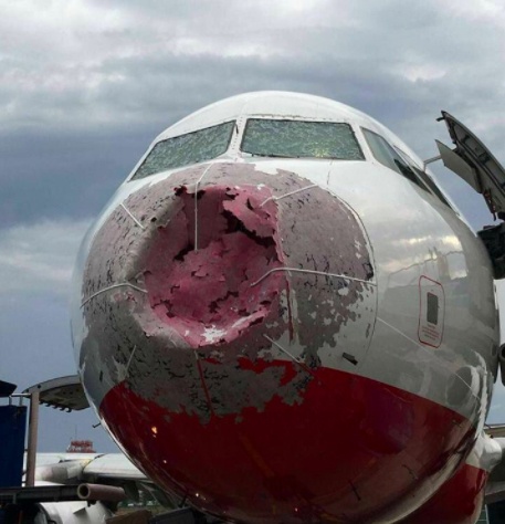 máy bay vỡ kính ảnh 2 may bay vo kinh anh 2