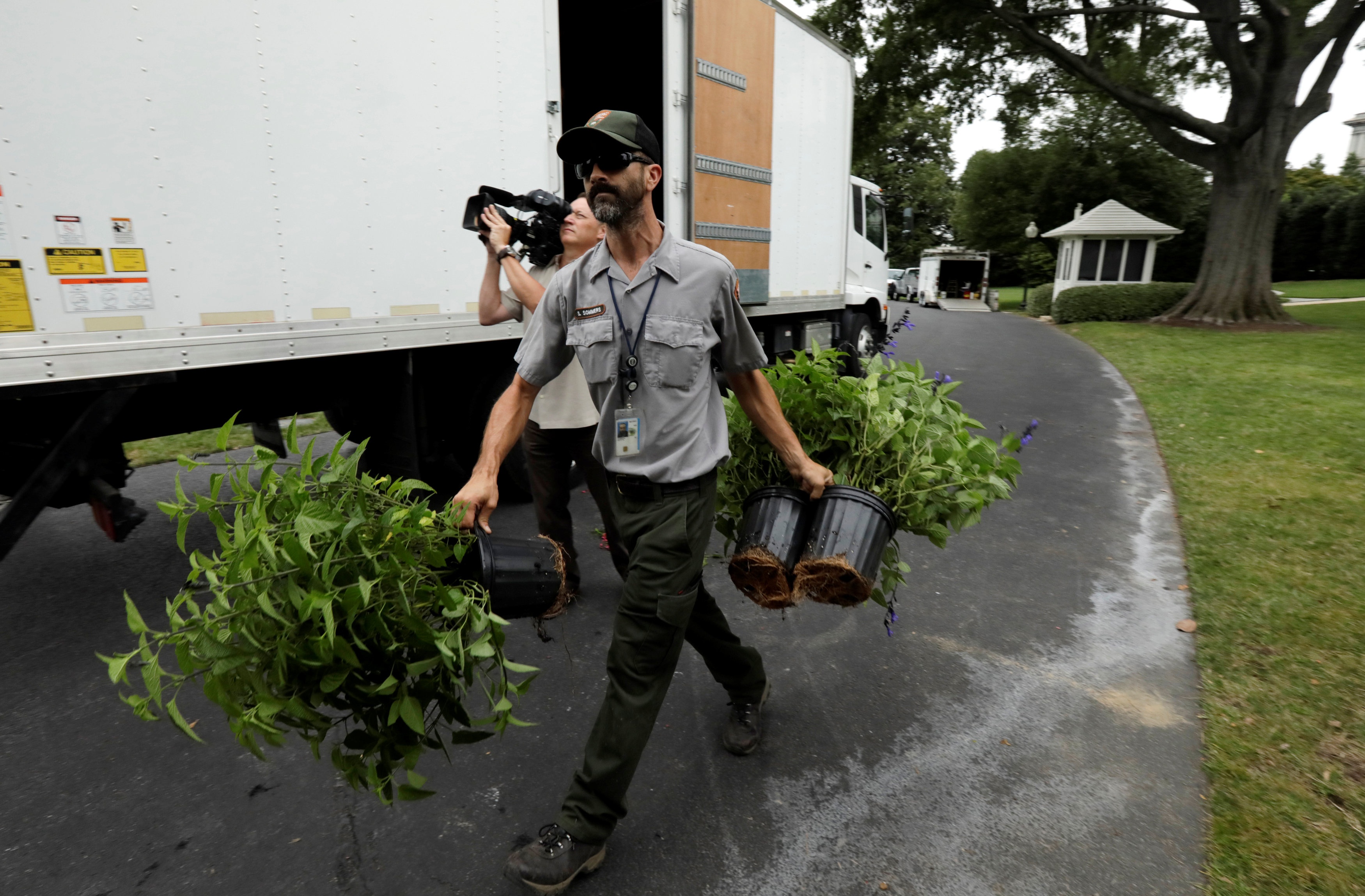 Tong thong Trump di nghi 17 ngay, Nha Trang dai trung tu hinh anh
