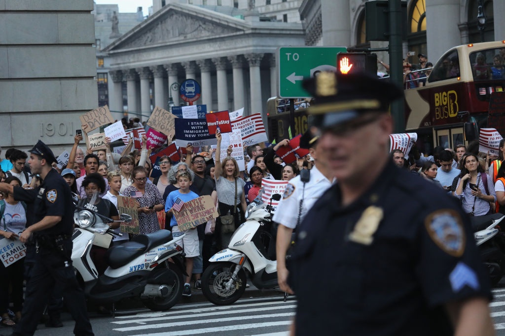 Trump lat do chinh sach Obama anh 7