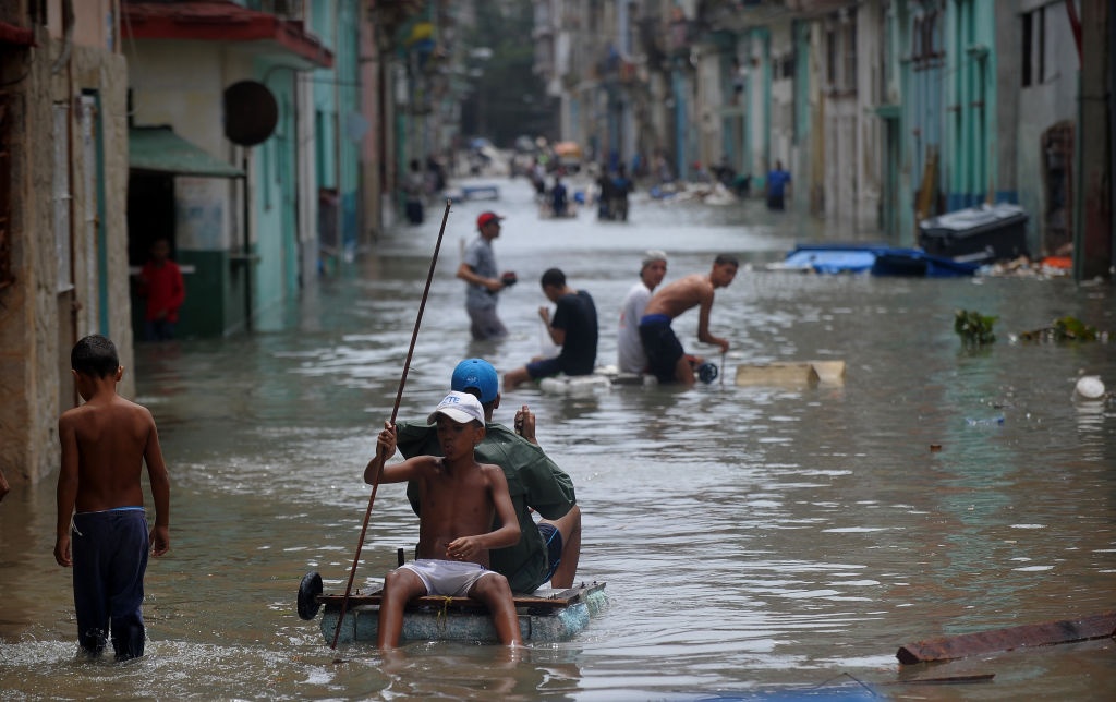 Thu do co kinh cua Cuba dep de nhung 'mong manh' truoc bao hinh anh