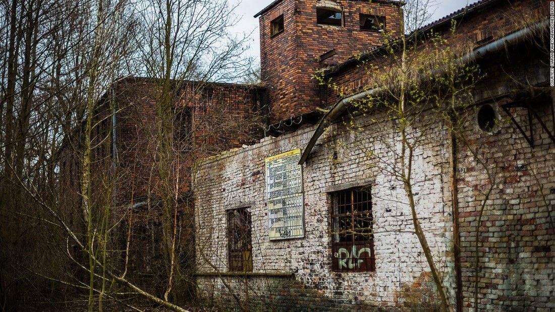 toa nha bi bo hoang o Berlin anh 5