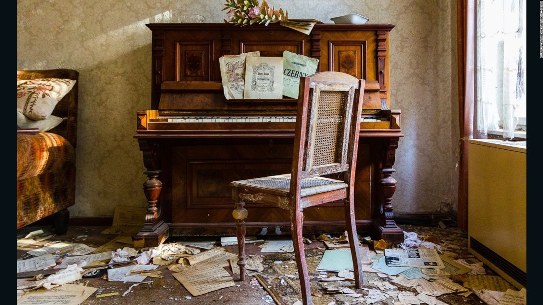 toa nha bi bo hoang o Berlin anh 10