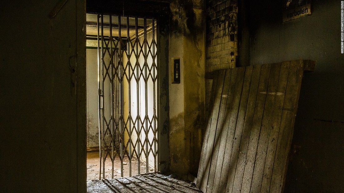 toa nha bi bo hoang o Berlin anh 8