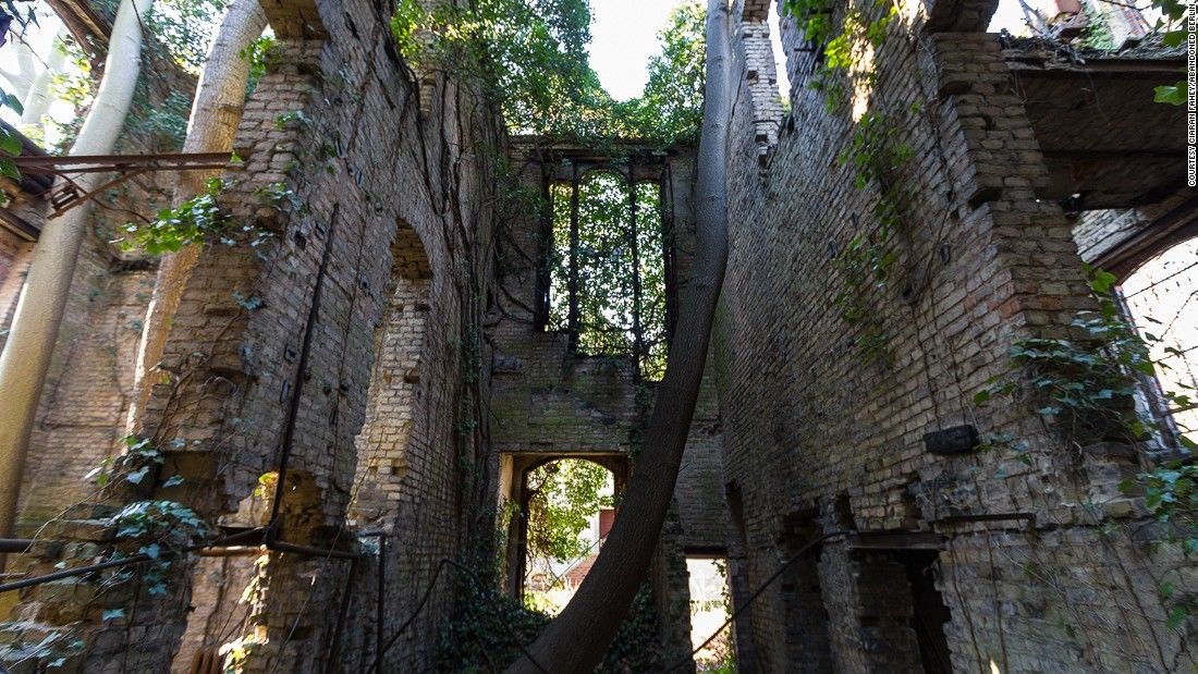 toa nha bi bo hoang o Berlin anh 7