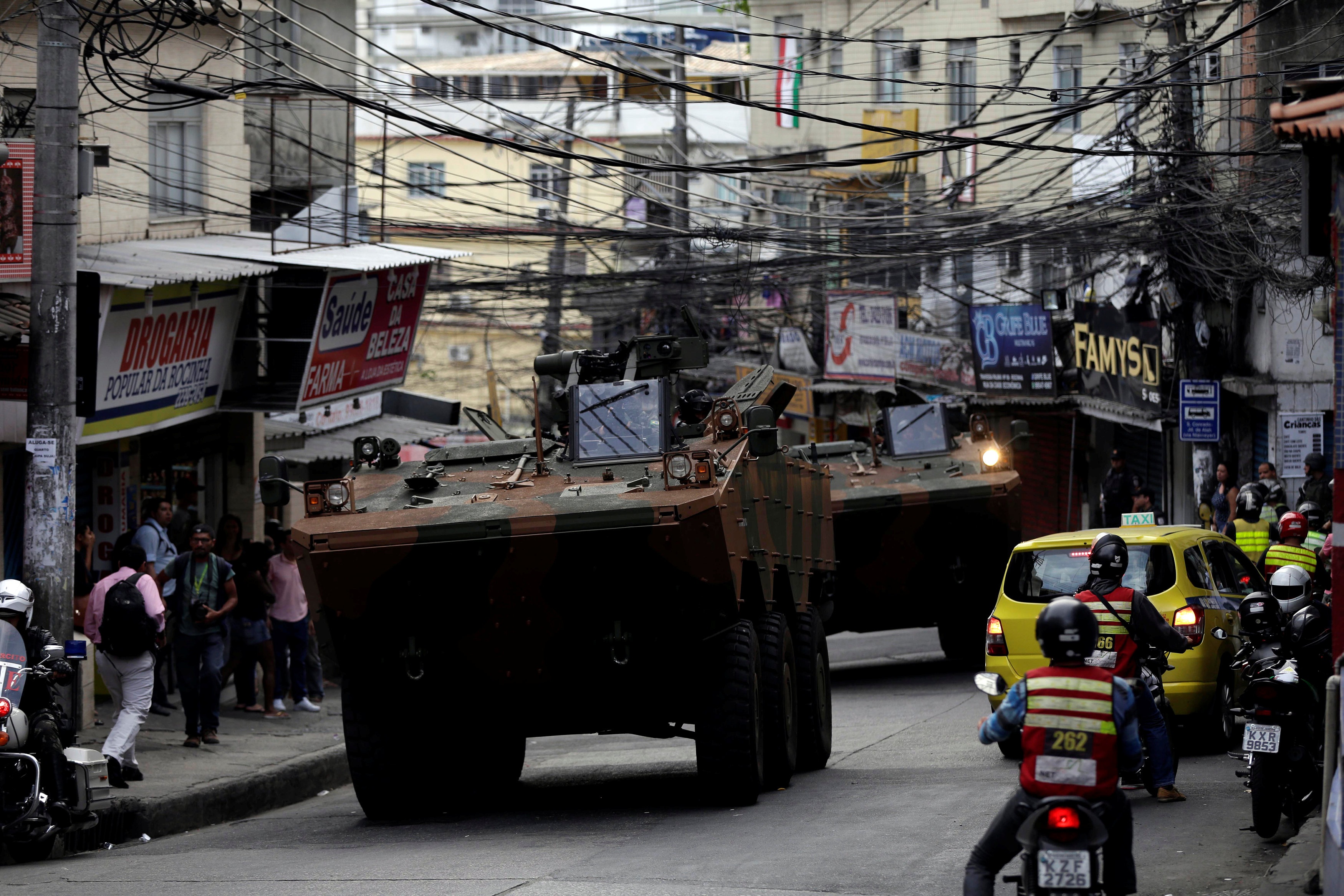 canh sat dung do toi pham anh 1