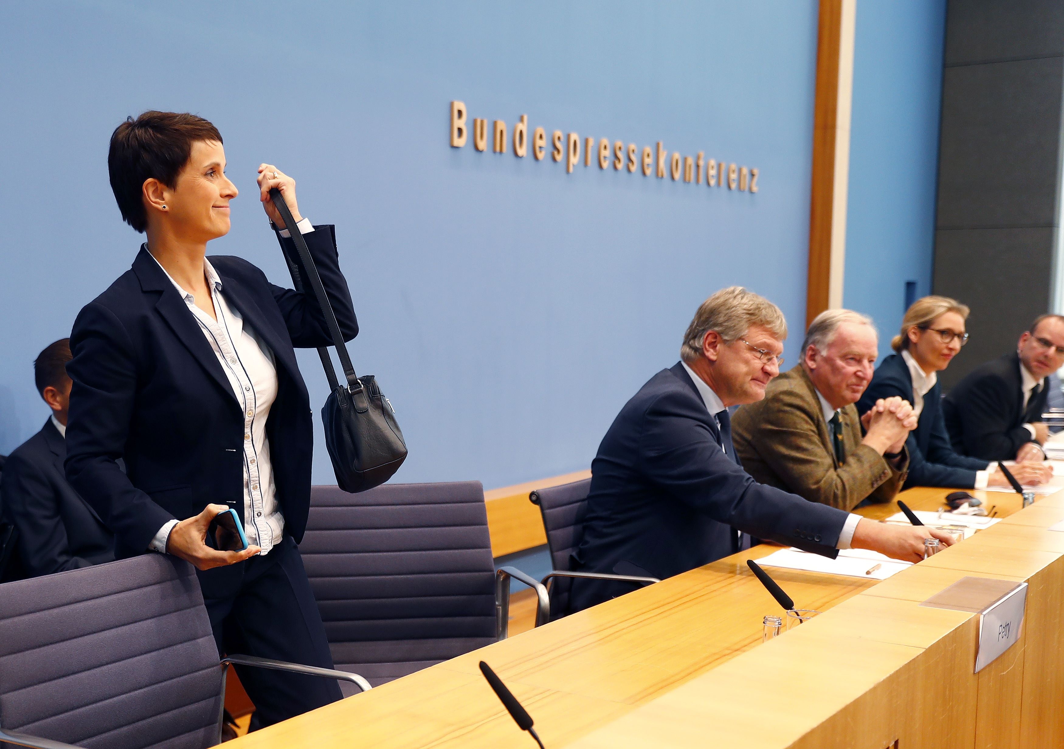 dang cuu huu Duc anh 1