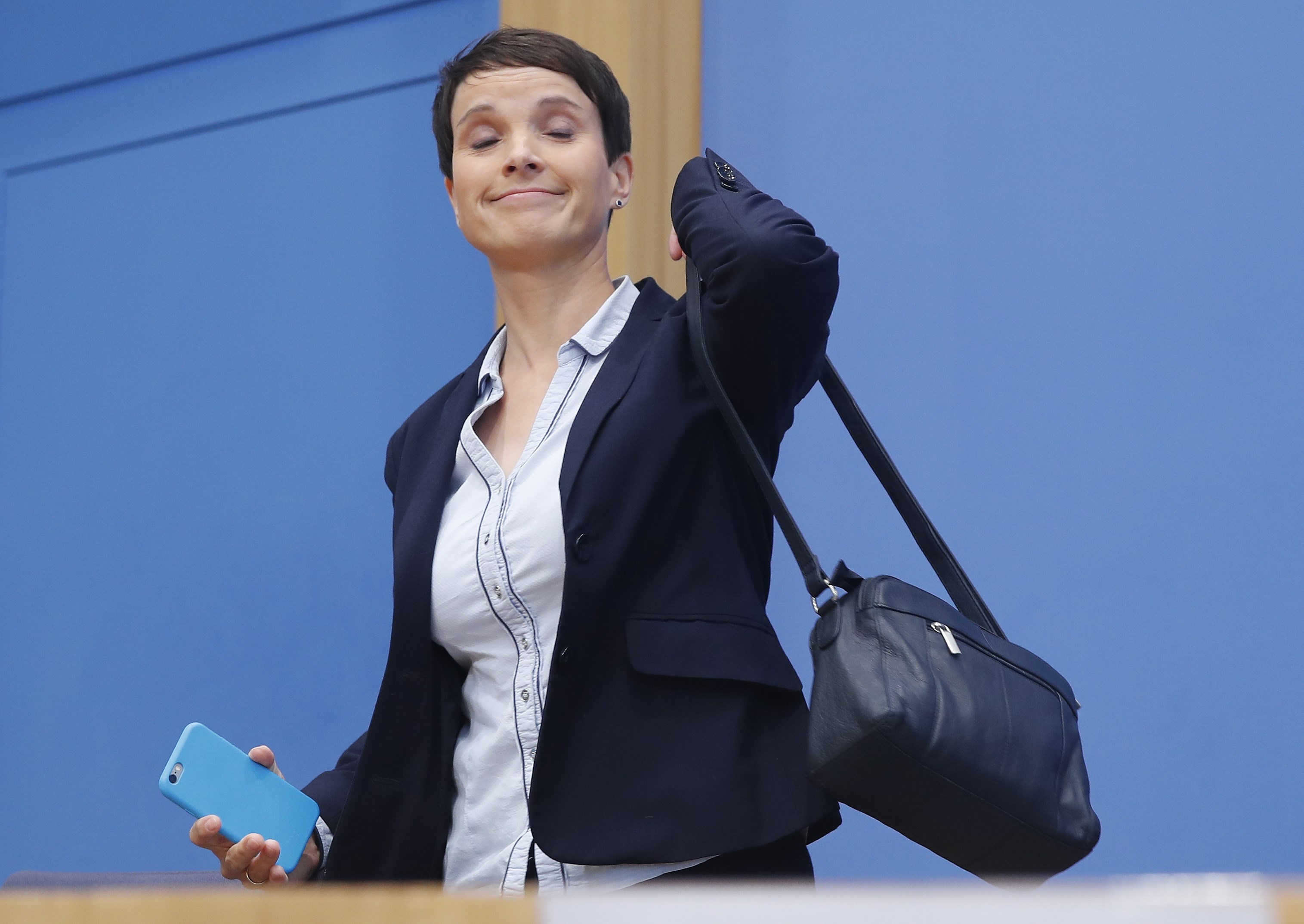 Dang cuc huu Duc vua thang loi 'lich su' da luc duc noi bo hinh anh