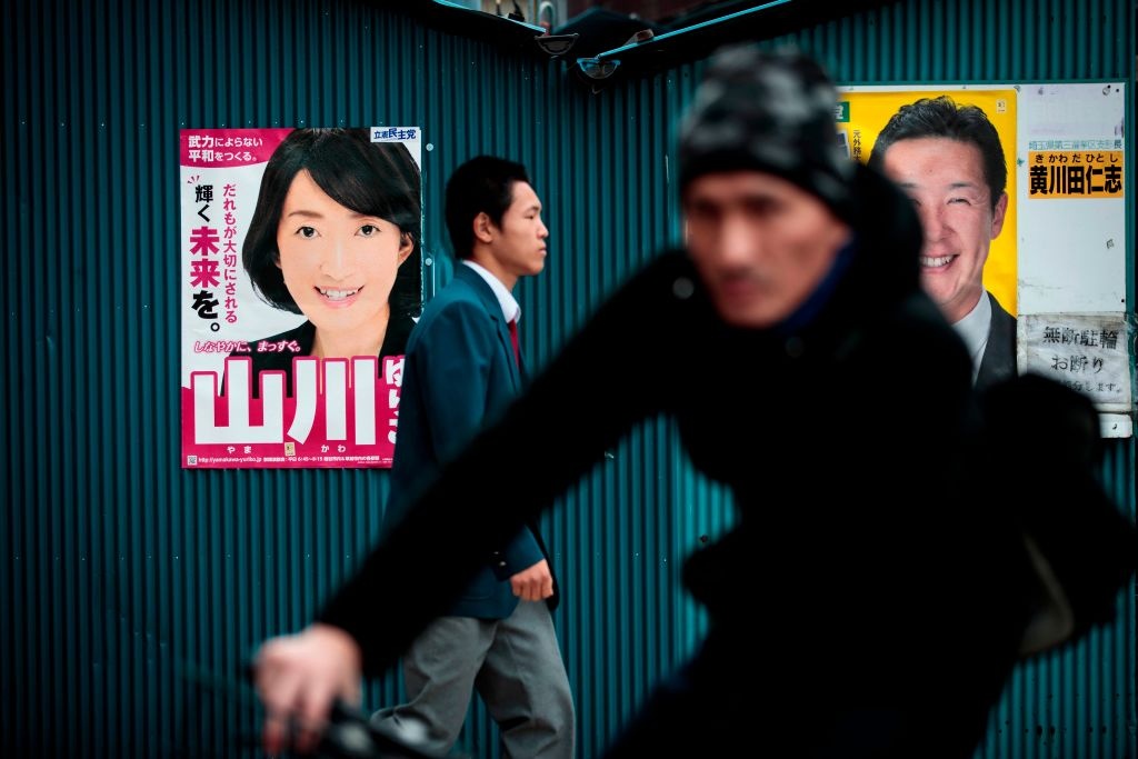 Thung phieu mac ket tren dao vi bao, bau cu Nhat cham ket qua hinh anh