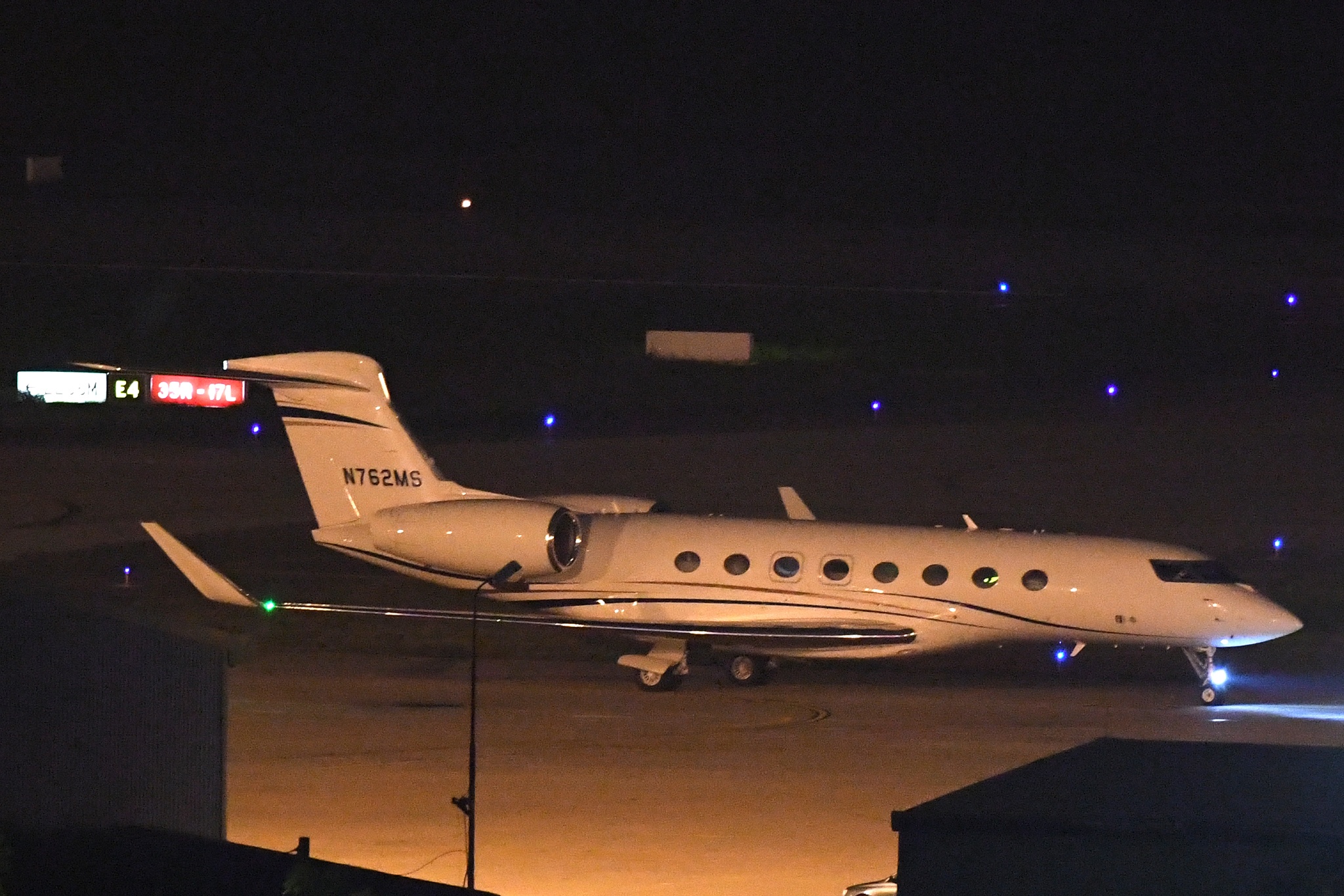 Chuyen co dau tien dap xuong Da Nang du Tuan le APEC hinh anh