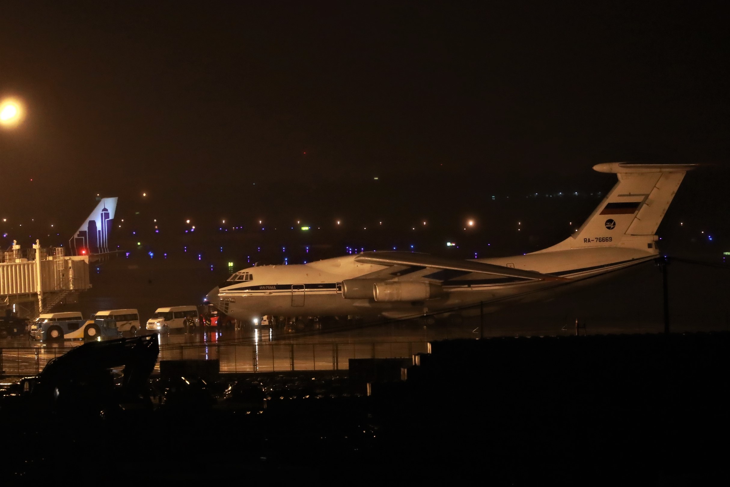 Them may bay Khong quan Nga den Da Nang hinh anh