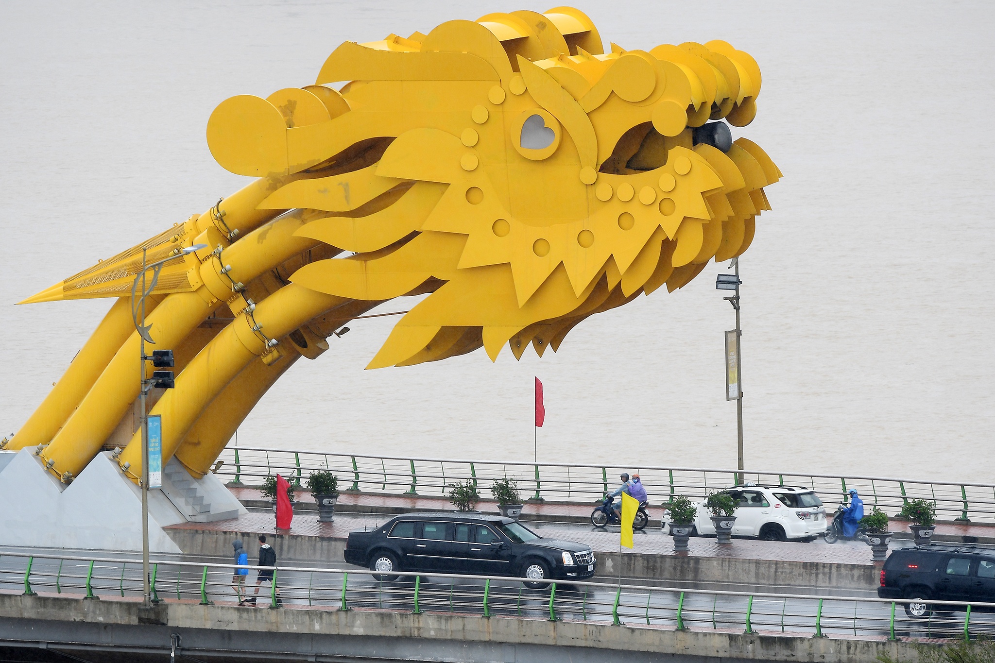 'Quai thu' cua Tong thong Trump lan banh tren duong pho Da Nang hinh anh