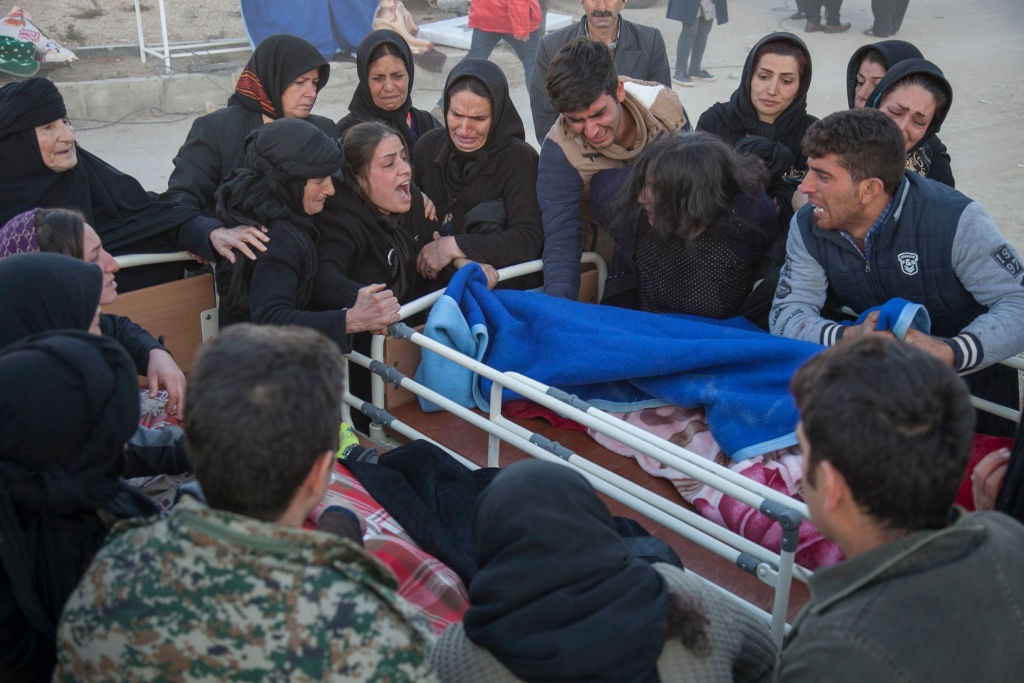 Hon 450 nguoi chet vi dong dat o Iran - Iraq hinh anh