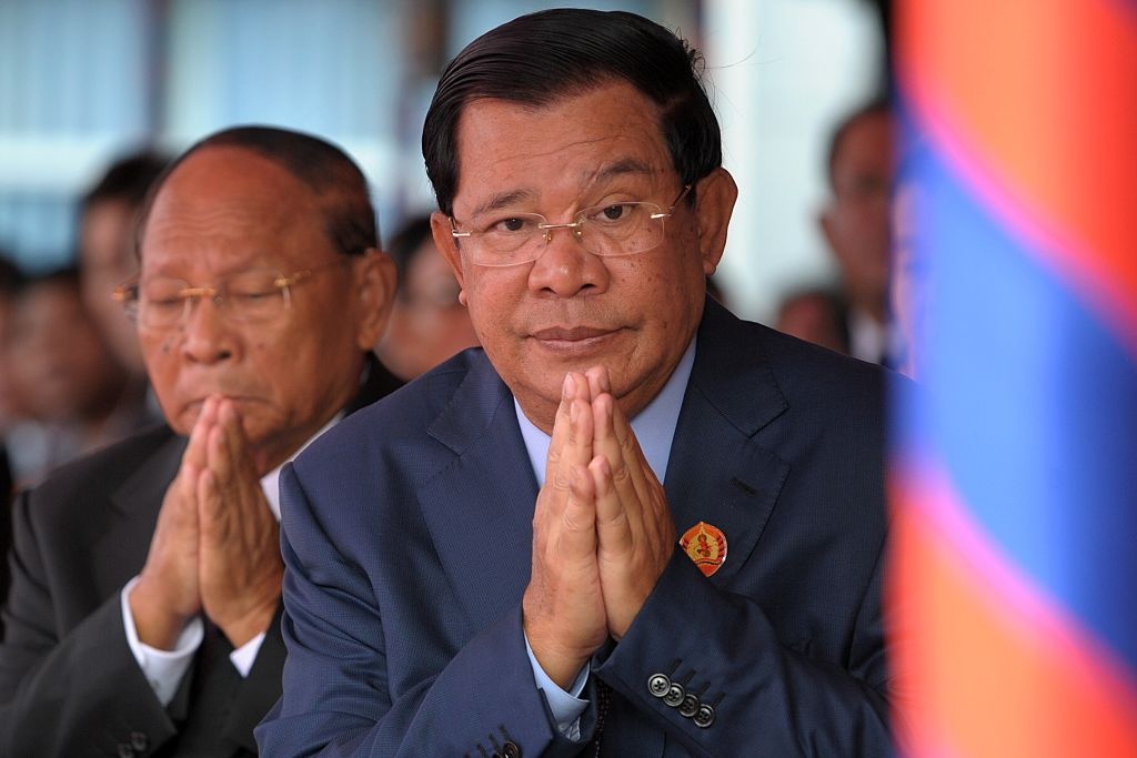 Campuchia giai the dang doi lap anh 2