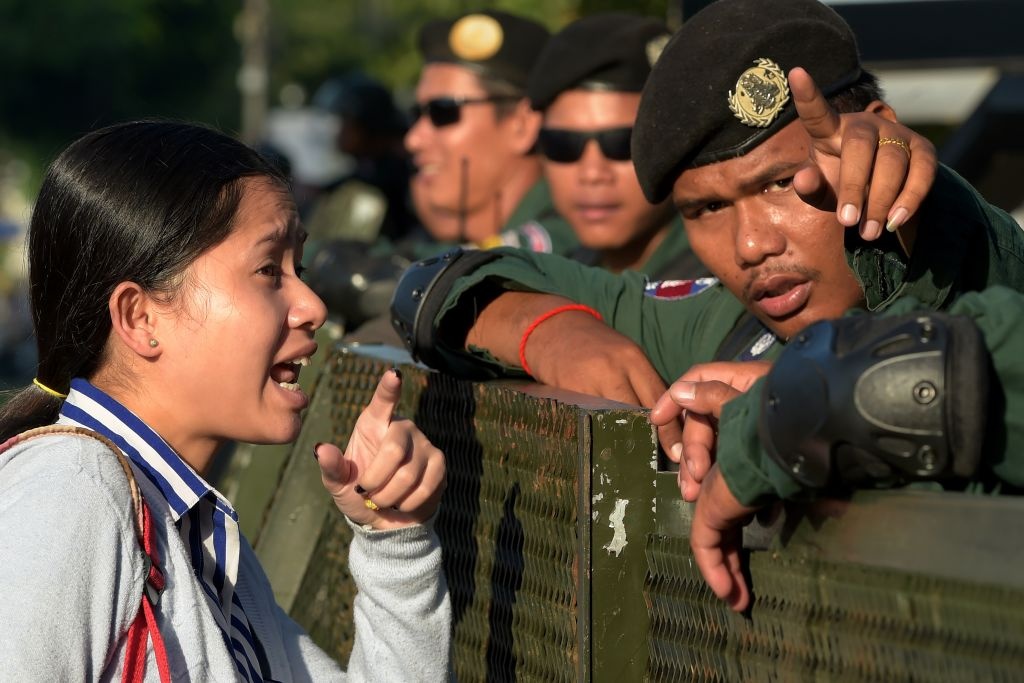 Toa toi cao Campuchia giai the dang doi lap hinh anh