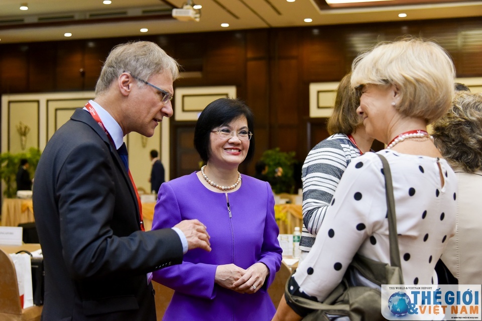 hop tac A - Au anh 1