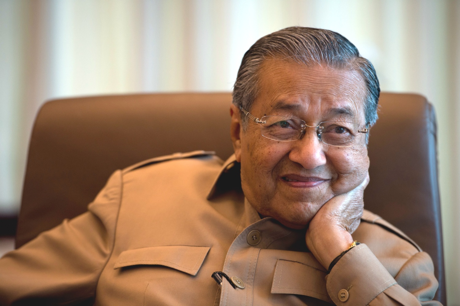 O tuoi 93, Mahathir 'tai xuat' tranh cu o Malaysia hinh anh
